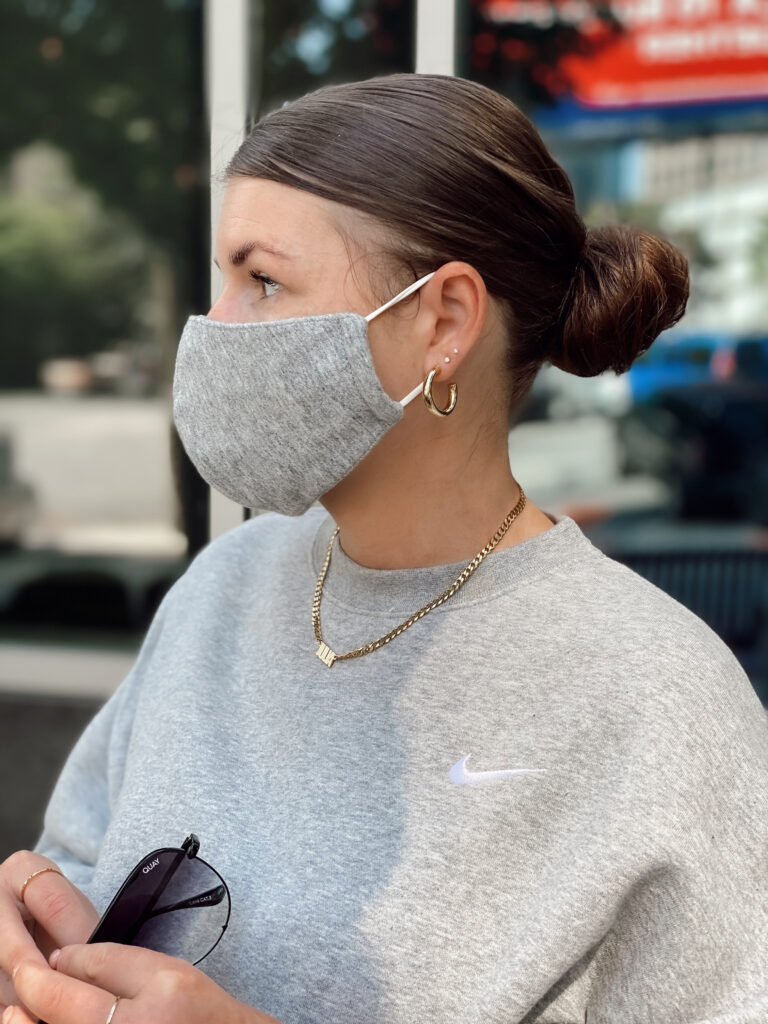 THE BEST LIGHTWEIGHT BREATHABLE FACE MASKS & HOW TO STYLE THEM: http://www.juliamarieb.com/2020/09/06/face-masks-but-make-it-fashion/ | @julia.marie.b