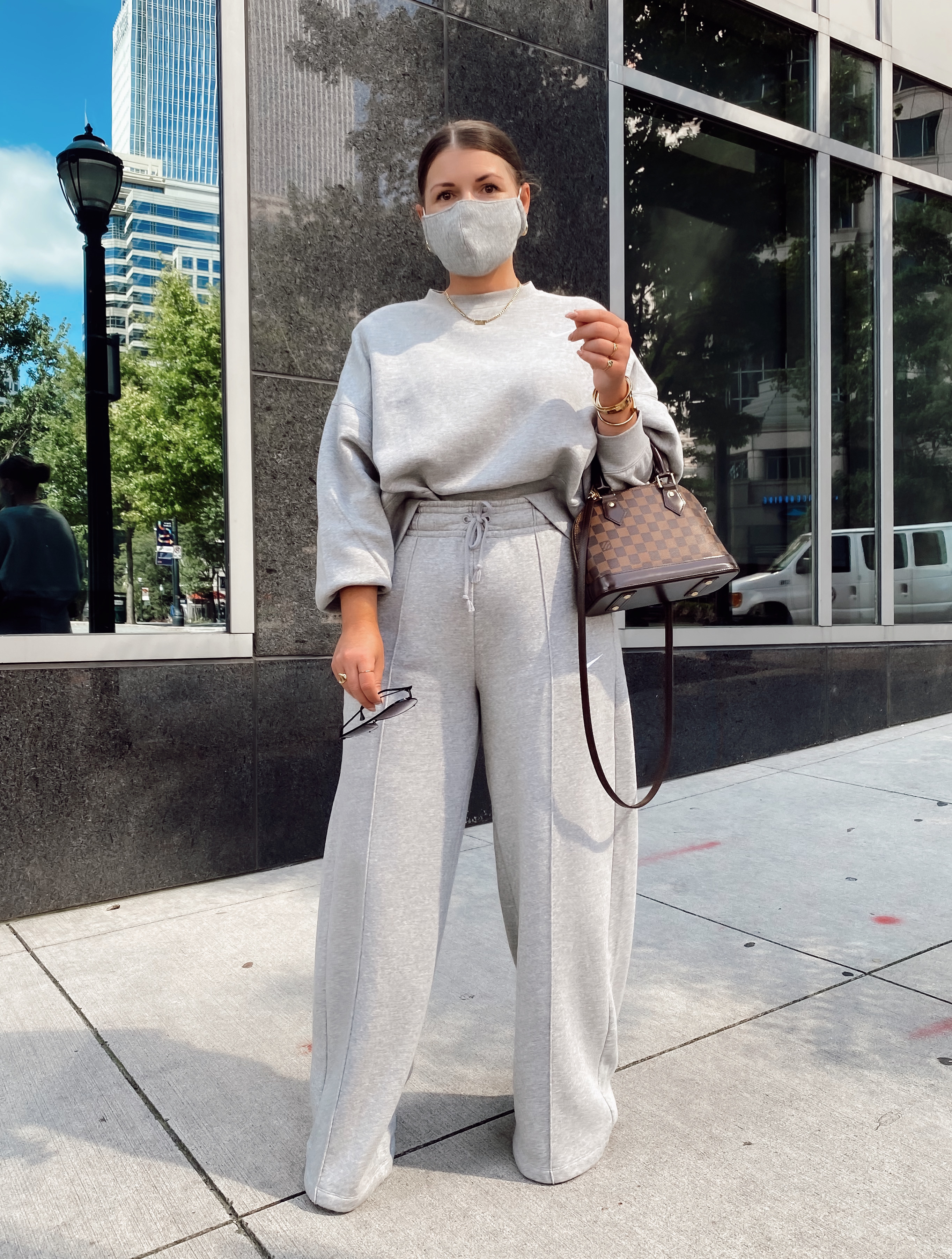 THE BEST LIGHTWEIGHT BREATHABLE FACE MASKS & HOW TO STYLE THEM: http://www.juliamarieb.com/2020/09/06/face-masks-but-make-it-fashion/ | @julia.marie.b