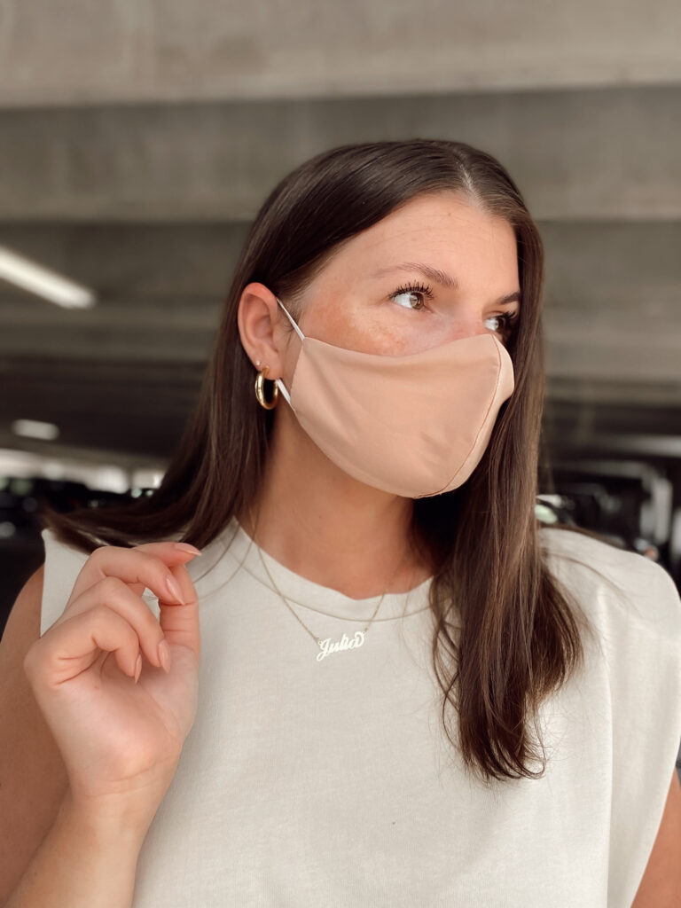 THE BEST LIGHTWEIGHT BREATHABLE FACE MASKS & HOW TO STYLE THEM: http://www.juliamarieb.com/2020/09/06/face-masks-but-make-it-fashion/ | @julia.marie.b
