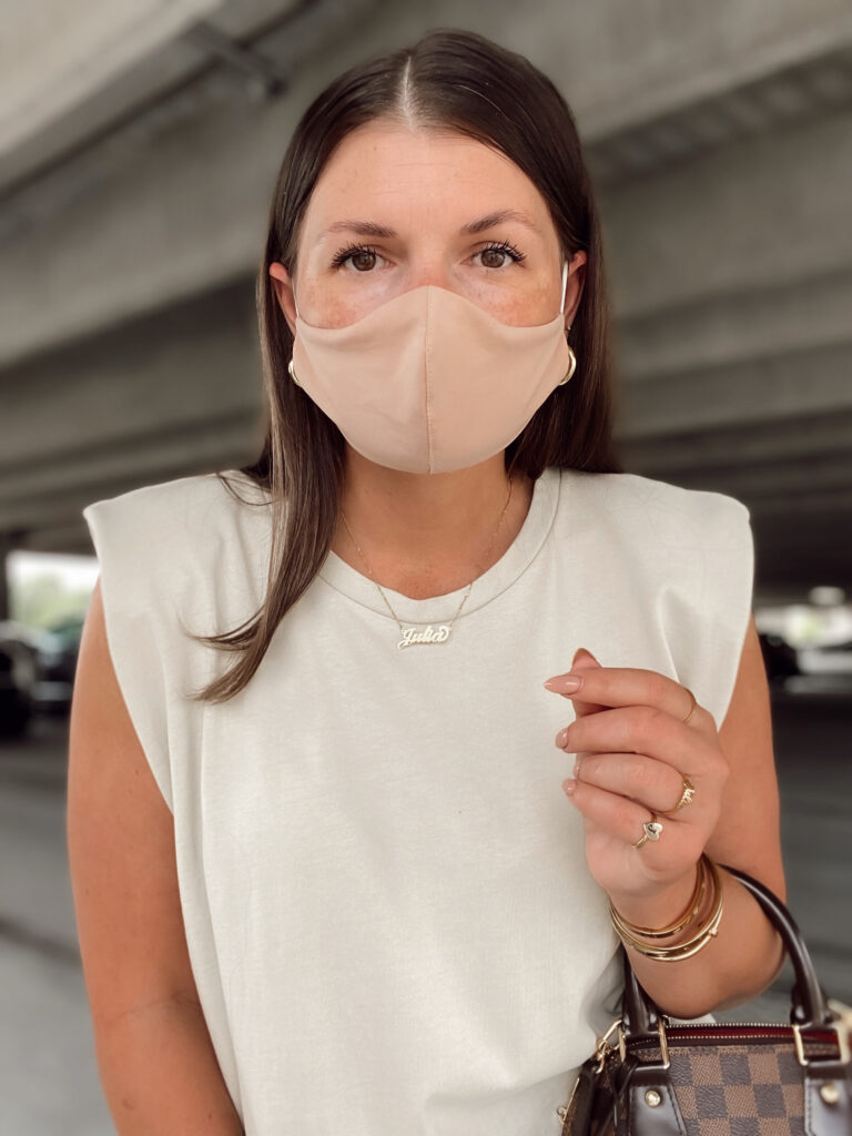 THE BEST LIGHTWEIGHT BREATHABLE FACE MASKS & HOW TO STYLE THEM: http://www.juliamarieb.com/2020/09/06/face-masks-but-make-it-fashion/ | @julia.marie.b