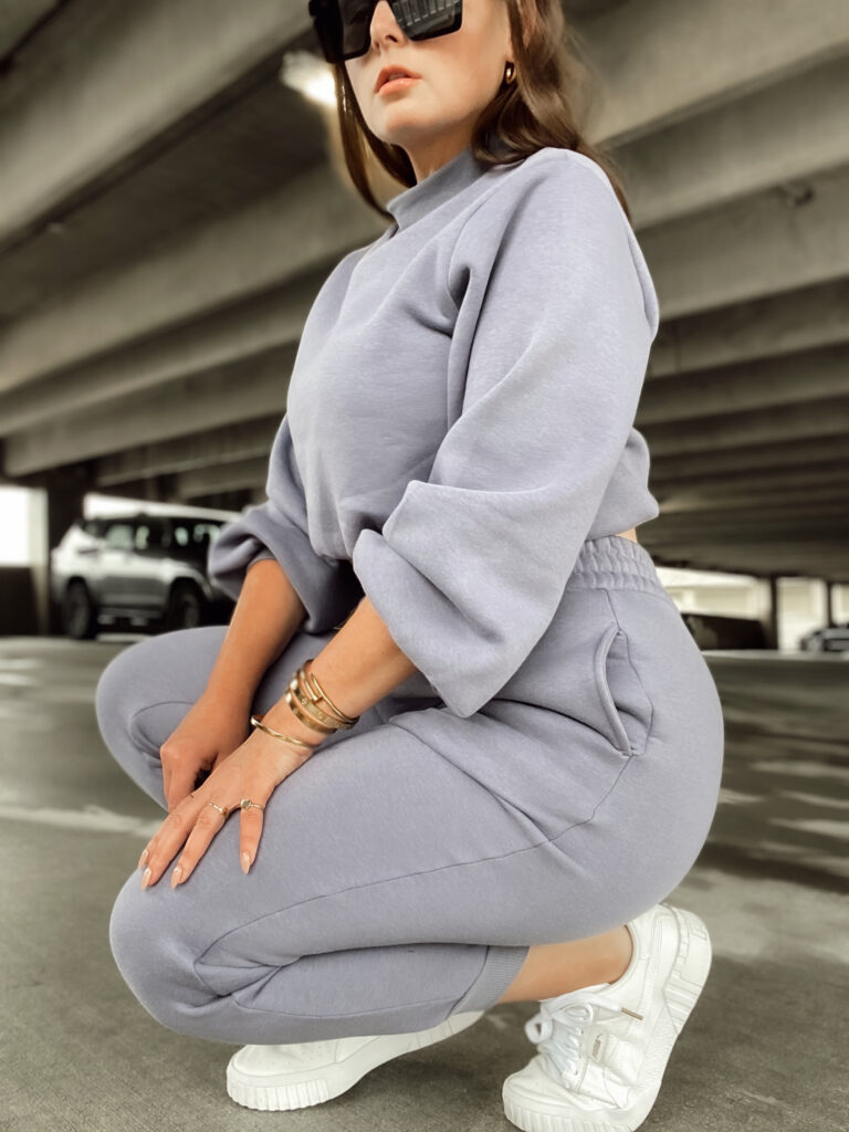 7 SWEATSUITS UNDER $100: http://www.juliamarieb.com/2020/10/11/sweatsuits-under-$100/   |    @julia.marie.b