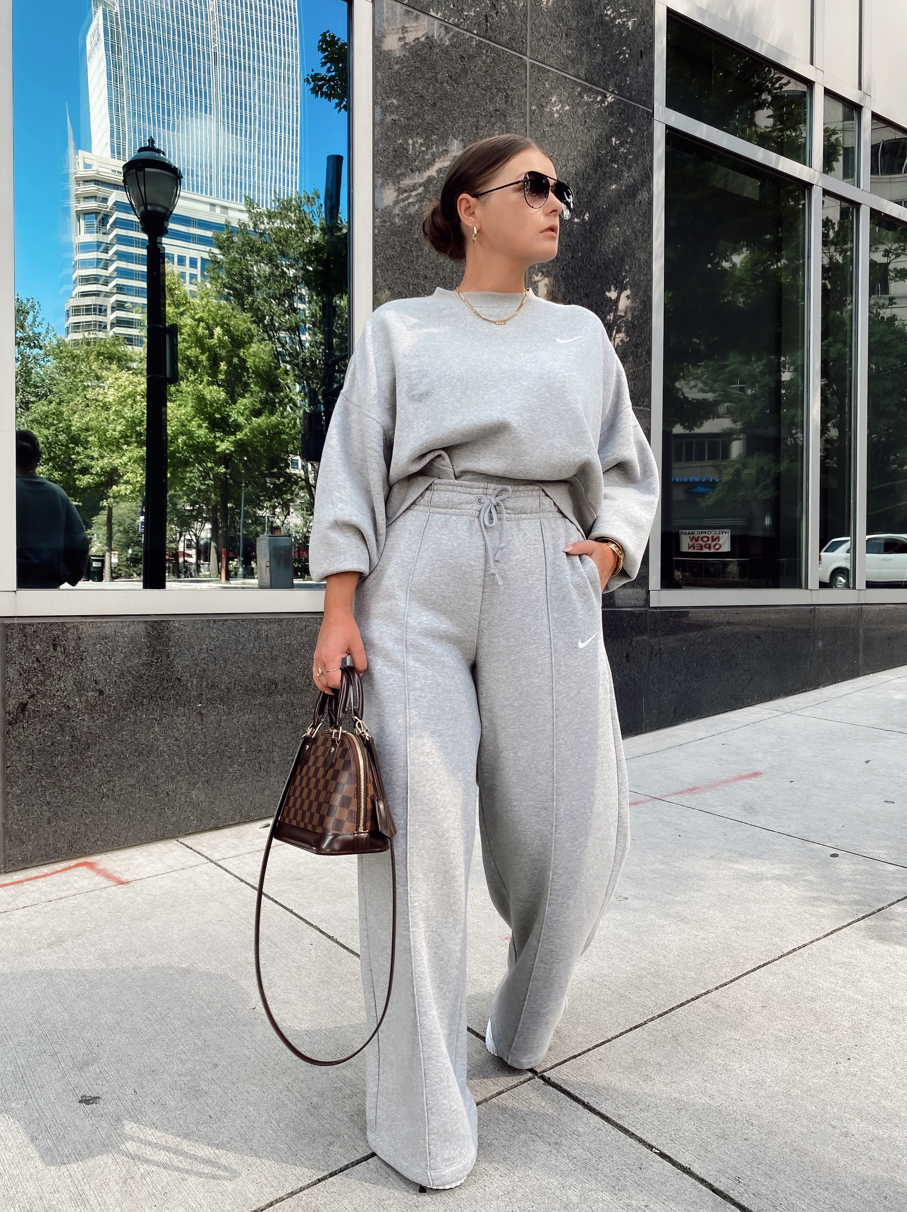 7 SWEATSUITS UNDER $100: http://www.juliamarieb.com/2020/10/11/sweatsuits-under-$100/   |    @julia.marie.b