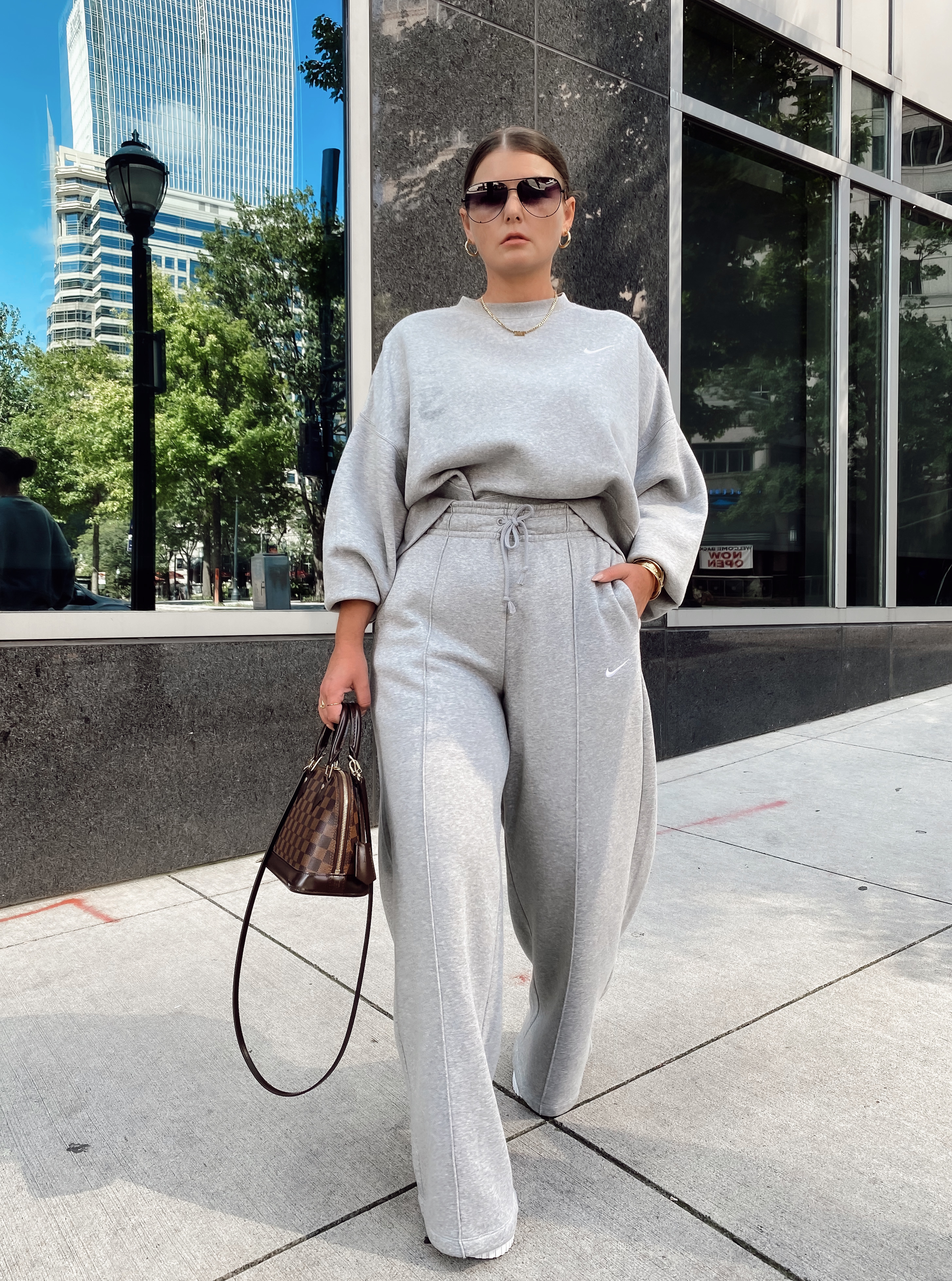 7 SWEATSUITS UNDER $100: http://www.juliamarieb.com/2020/10/11/sweatsuits-under-$100/   |    @julia.marie.b