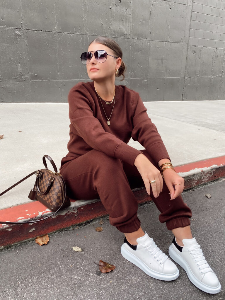 7 SWEATSUITS UNDER $100: http://www.juliamarieb.com/2020/10/11/sweatsuits-under-$100/   |    @julia.marie.b