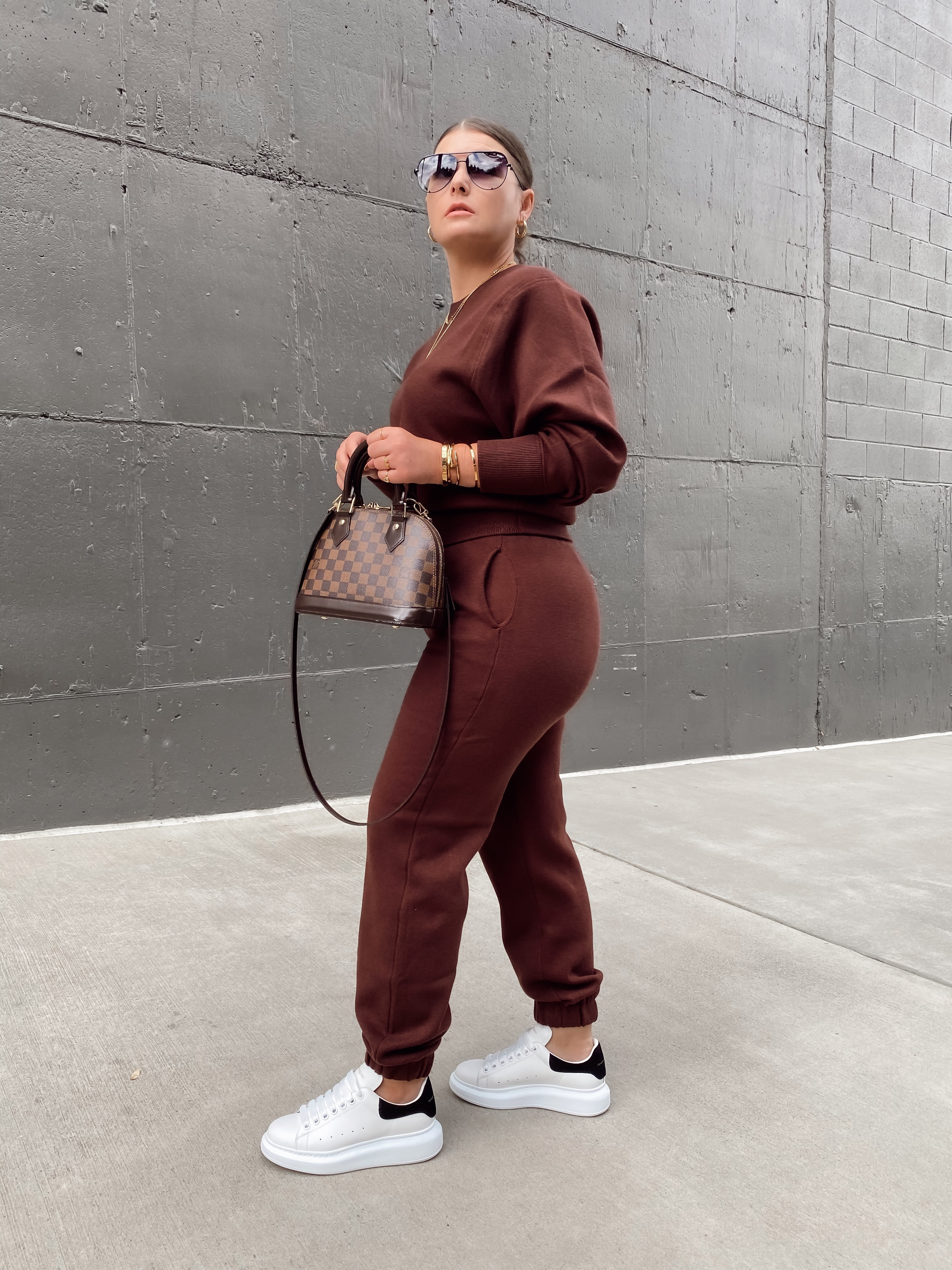 7 SWEATSUITS UNDER $100: http://www.juliamarieb.com/2020/10/11/sweatsuits-under-$100/ | @julia.marie.b