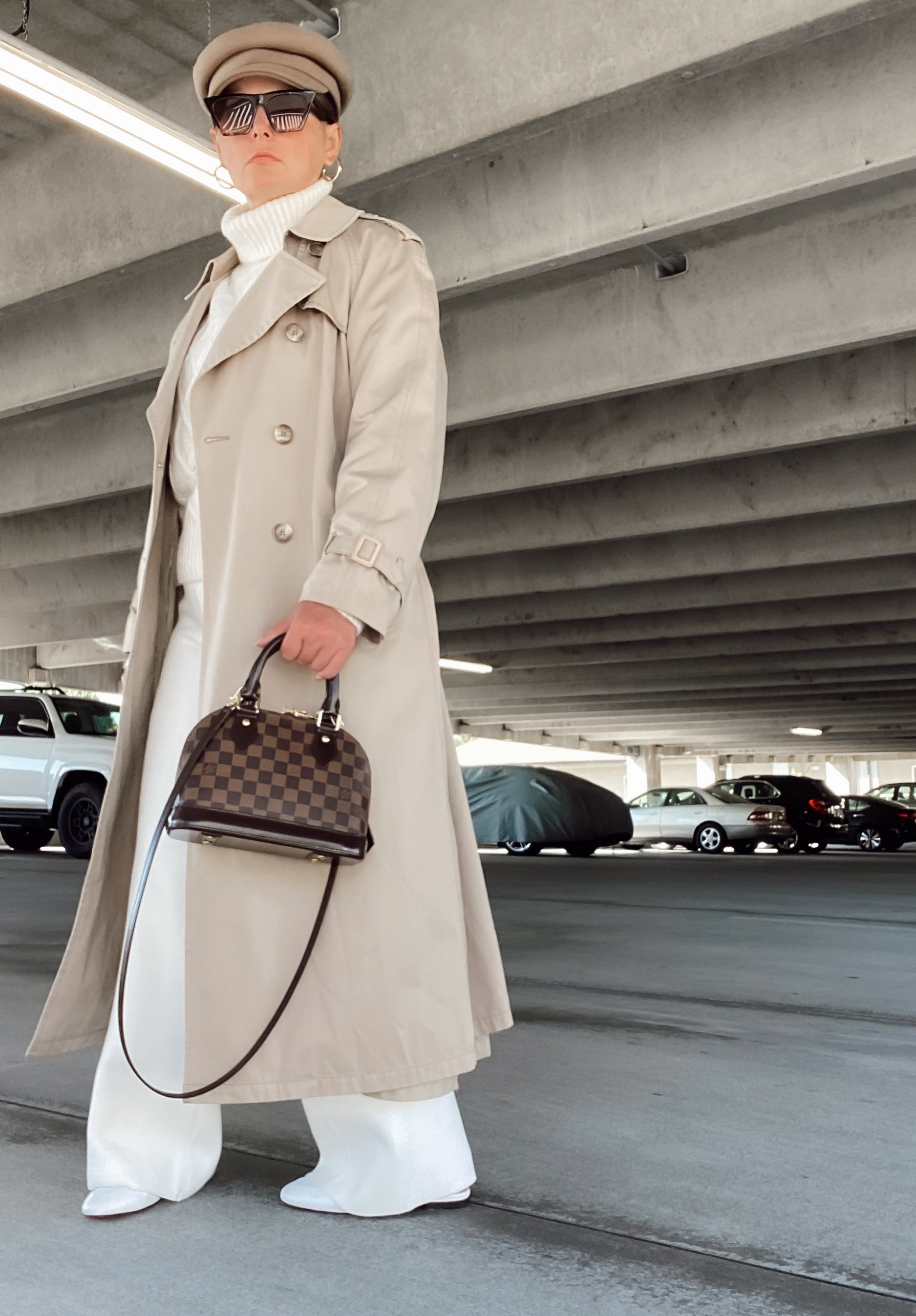 5 WAYS TO WEAR A TRENCH COAT: http://www.juliamarieb.com/2020/11/01/5-ways-to-wear-a-trench-coat-|-the-rule-of-5/ | @julia.marie.b