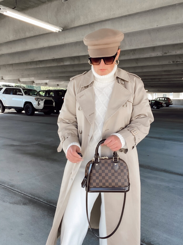 5 WAYS TO WEAR A TRENCH COAT: http://www.juliamarieb.com/2020/11/01/5-ways-to-wear-a-trench-coat-|-the-rule-of-5/ | @julia.marie.b