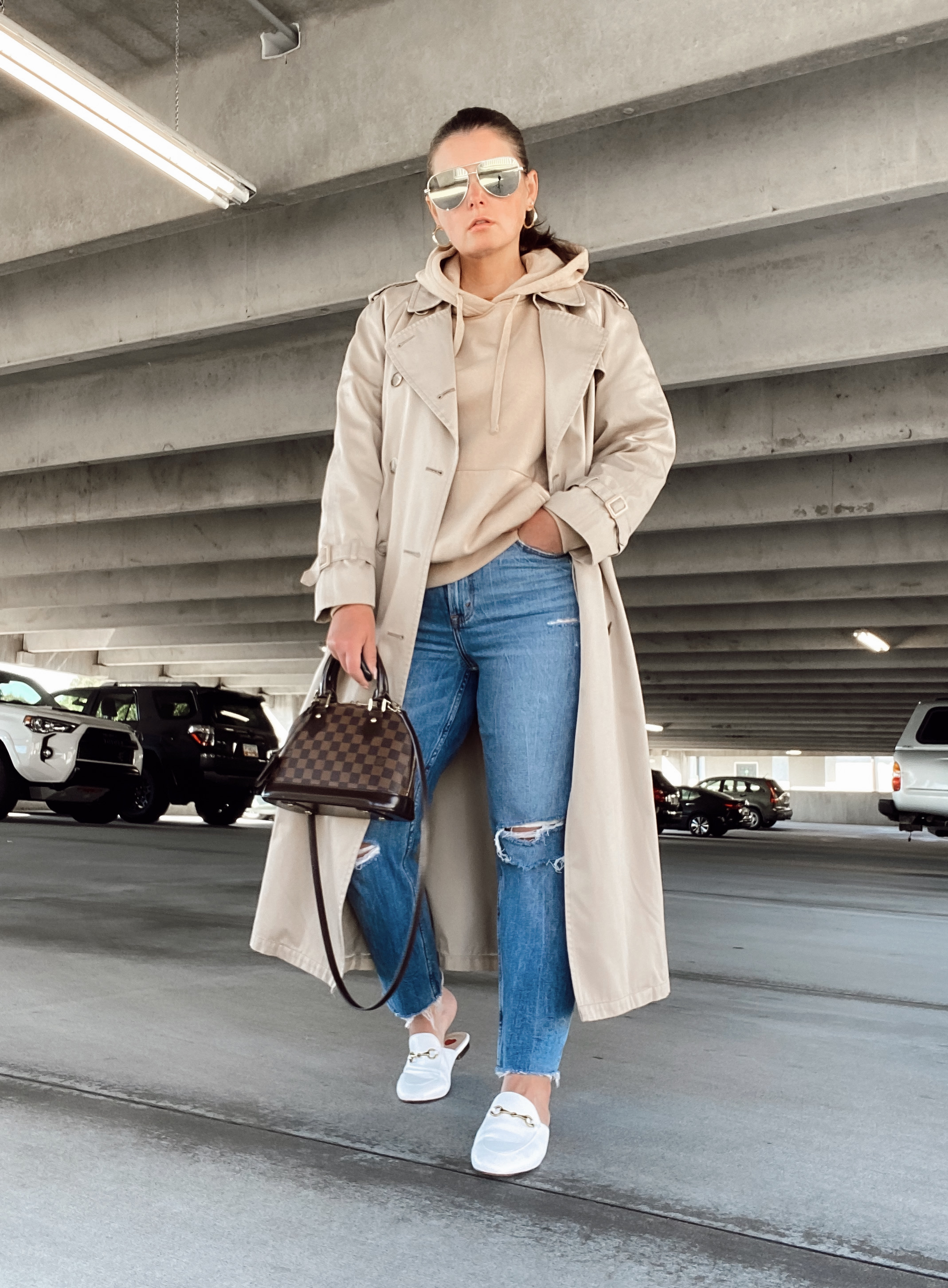 5 WAYS TO WEAR A TRENCH COAT: http://www.juliamarieb.com/2020/11/01/5-ways-to-wear-a-trench-coat-|-the-rule-of-5/ | @julia.marie.b