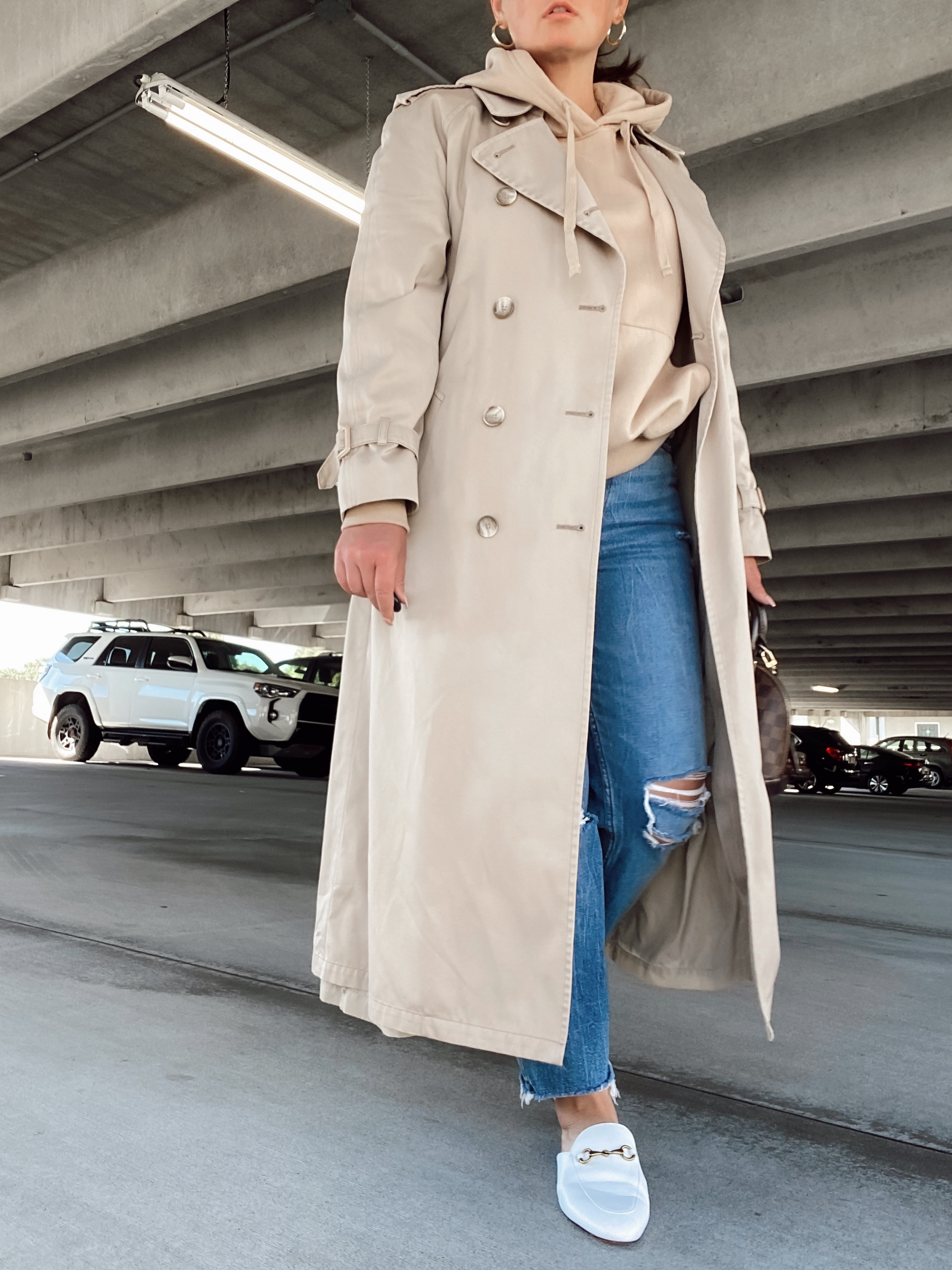 5 WAYS TO WEAR A TRENCH COAT: http://www.juliamarieb.com/2020/11/01/5-ways-to-wear-a-trench-coat-|-the-rule-of-5/ | @julia.marie.b