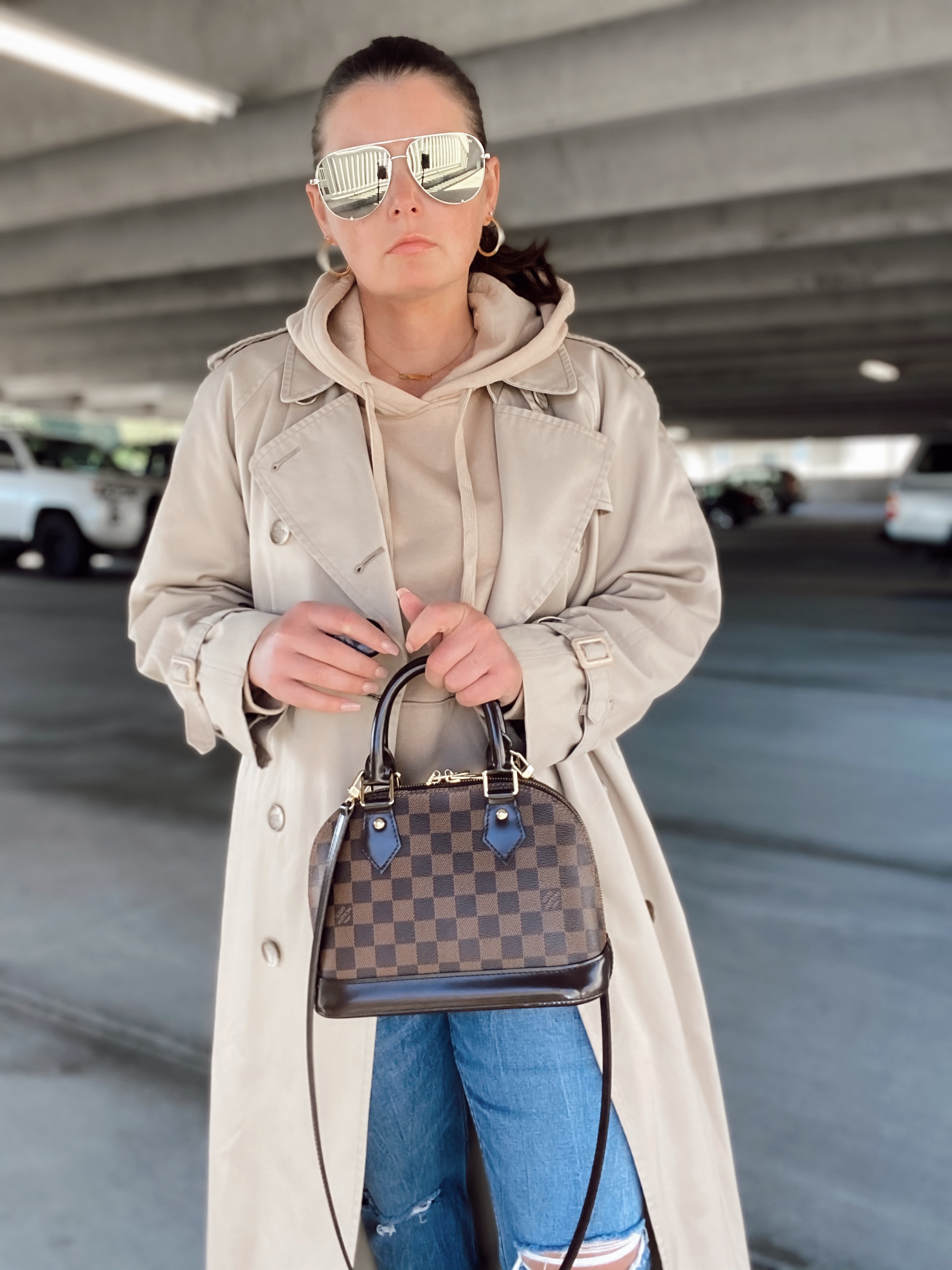 5 WAYS TO WEAR A TRENCH COAT: http://www.juliamarieb.com/2020/11/01/5-ways-to-wear-a-trench-coat-|-the-rule-of-5/ | @julia.marie.b