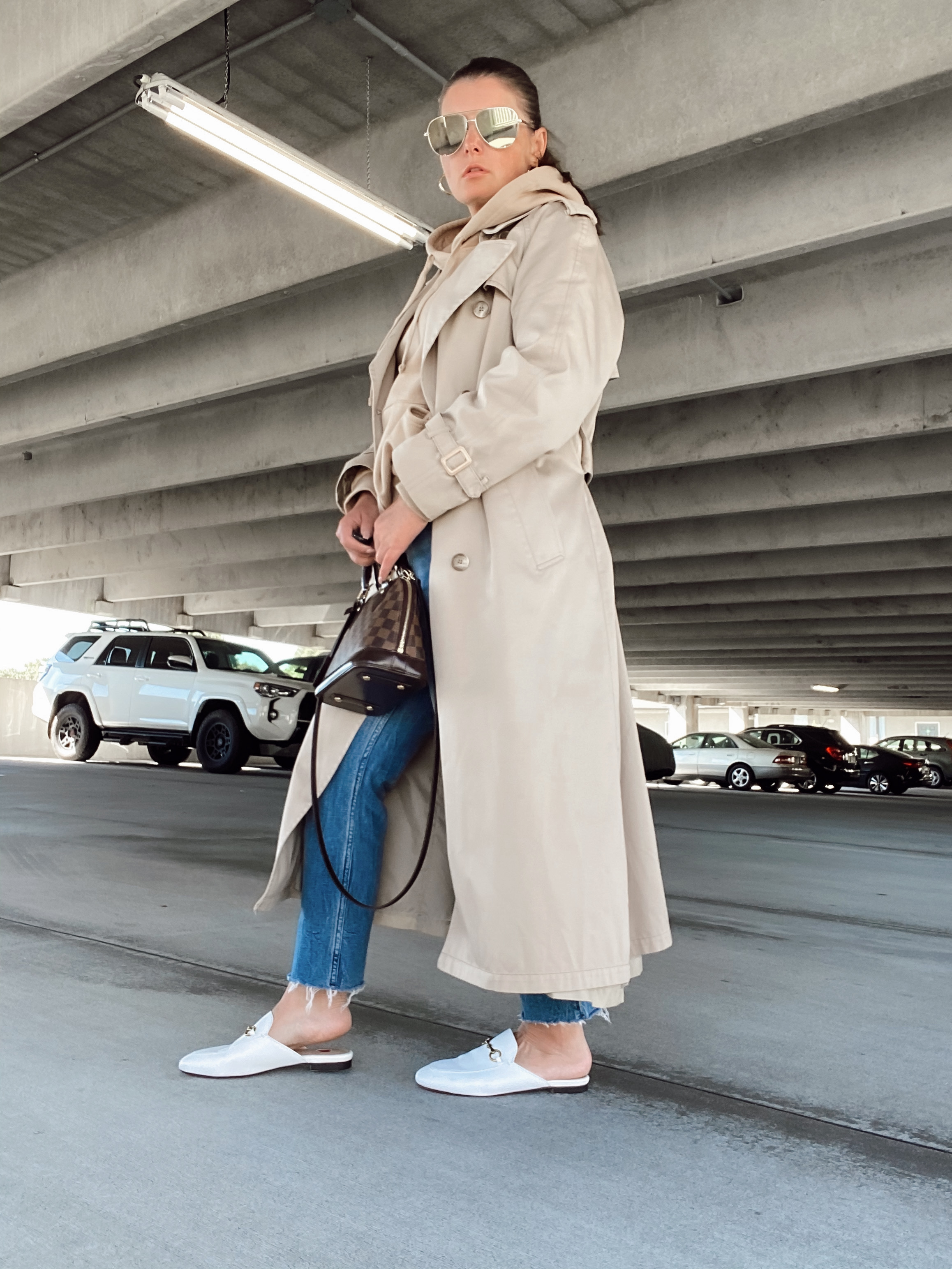 5 WAYS TO WEAR A TRENCH COAT: http://www.juliamarieb.com/2020/11/01/5-ways-to-wear-a-trench-coat-|-the-rule-of-5/ | @julia.marie.b