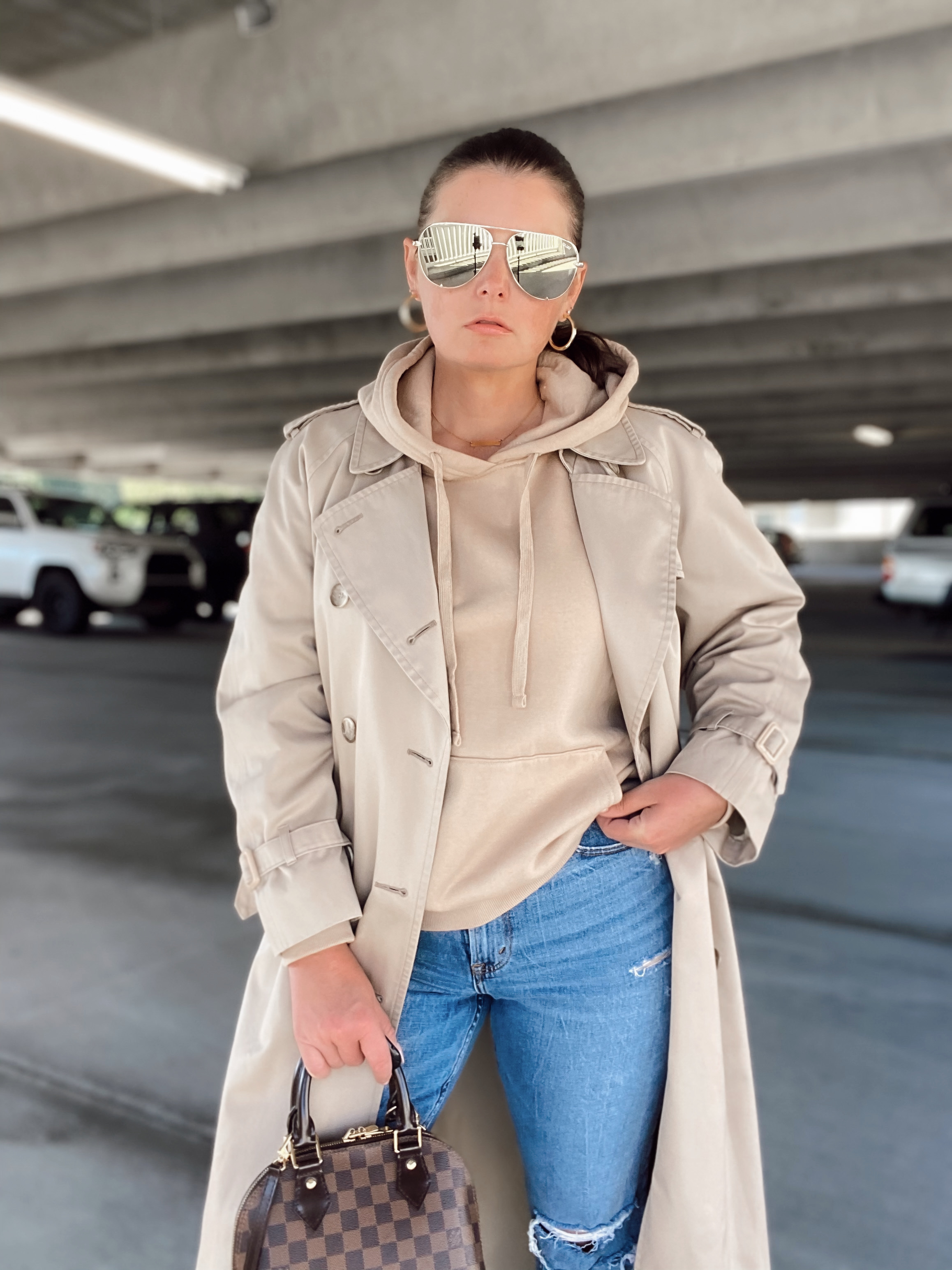 5 WAYS TO WEAR A TRENCH COAT: http://www.juliamarieb.com/2020/11/01/5-ways-to-wear-a-trench-coat-|-the-rule-of-5/ | @julia.marie.b