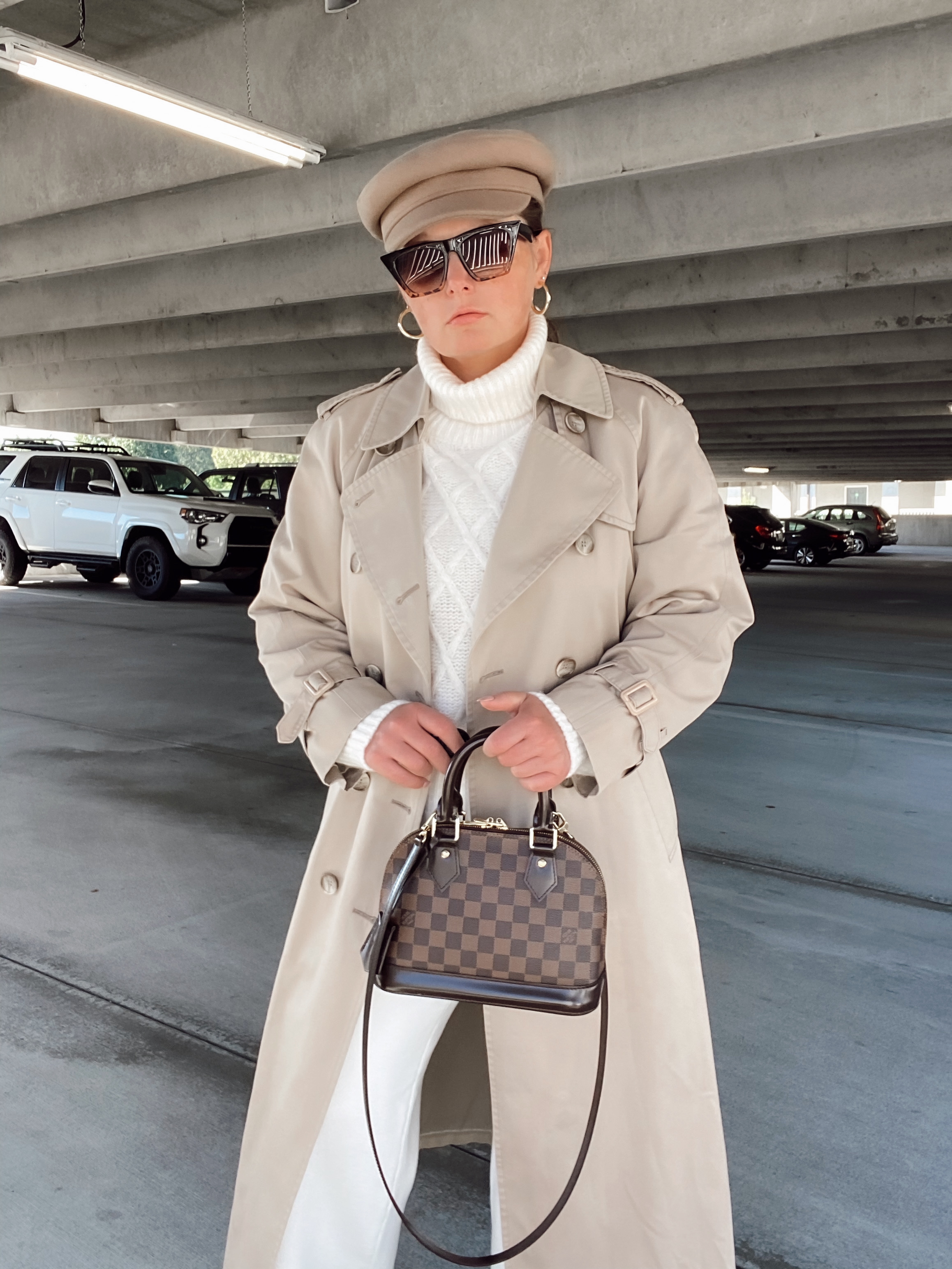 5 WAYS TO WEAR A TRENCH COAT: http://www.juliamarieb.com/2020/11/01/5-ways-to-wear-a-trench-coat-|-the-rule-of-5/ | @julia.marie.b