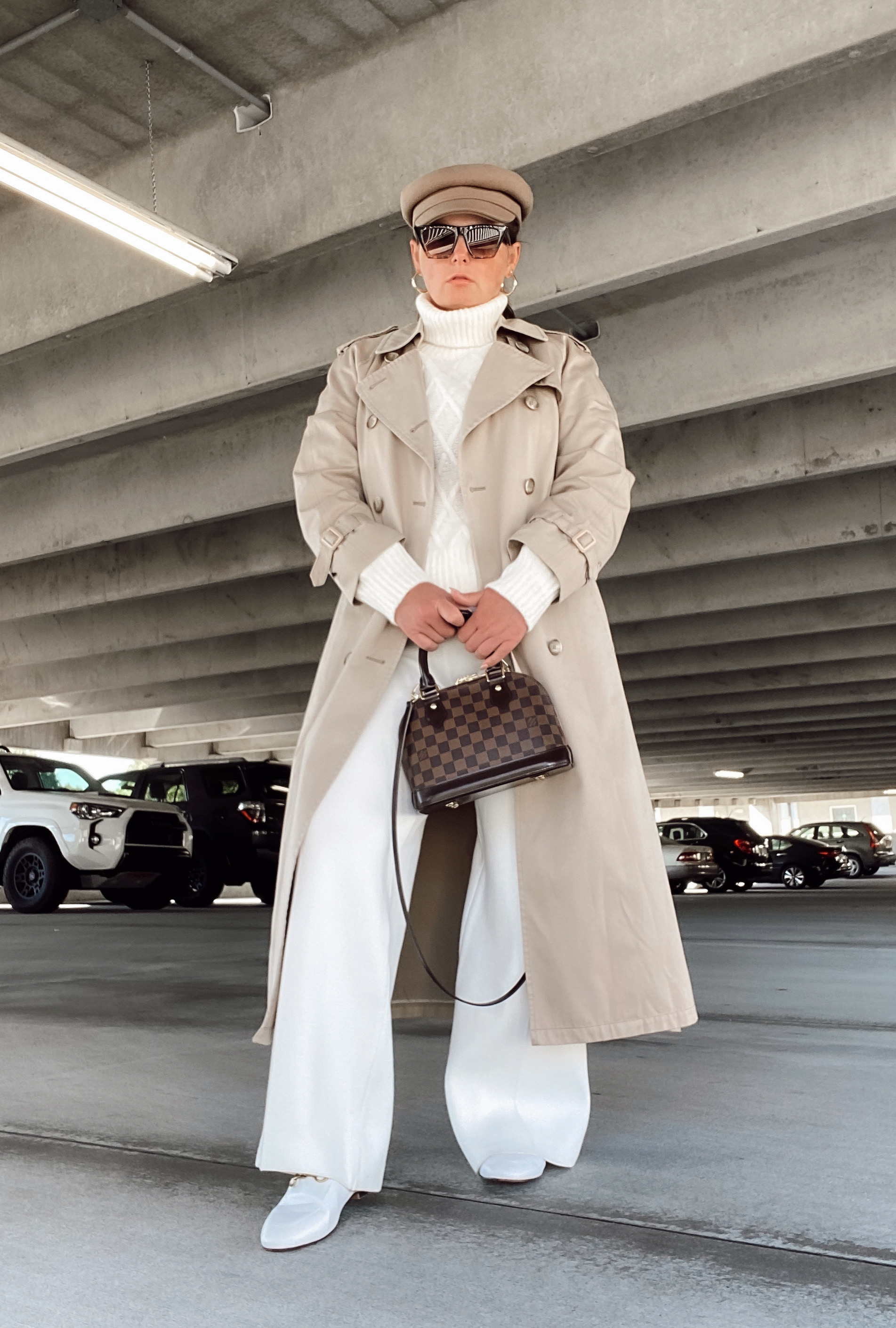 5 WAYS TO WEAR A TRENCH COAT: http://www.juliamarieb.com/2020/11/01/5-ways-to-wear-a-trench-coat-|-the-rule-of-5/ | @julia.marie.b