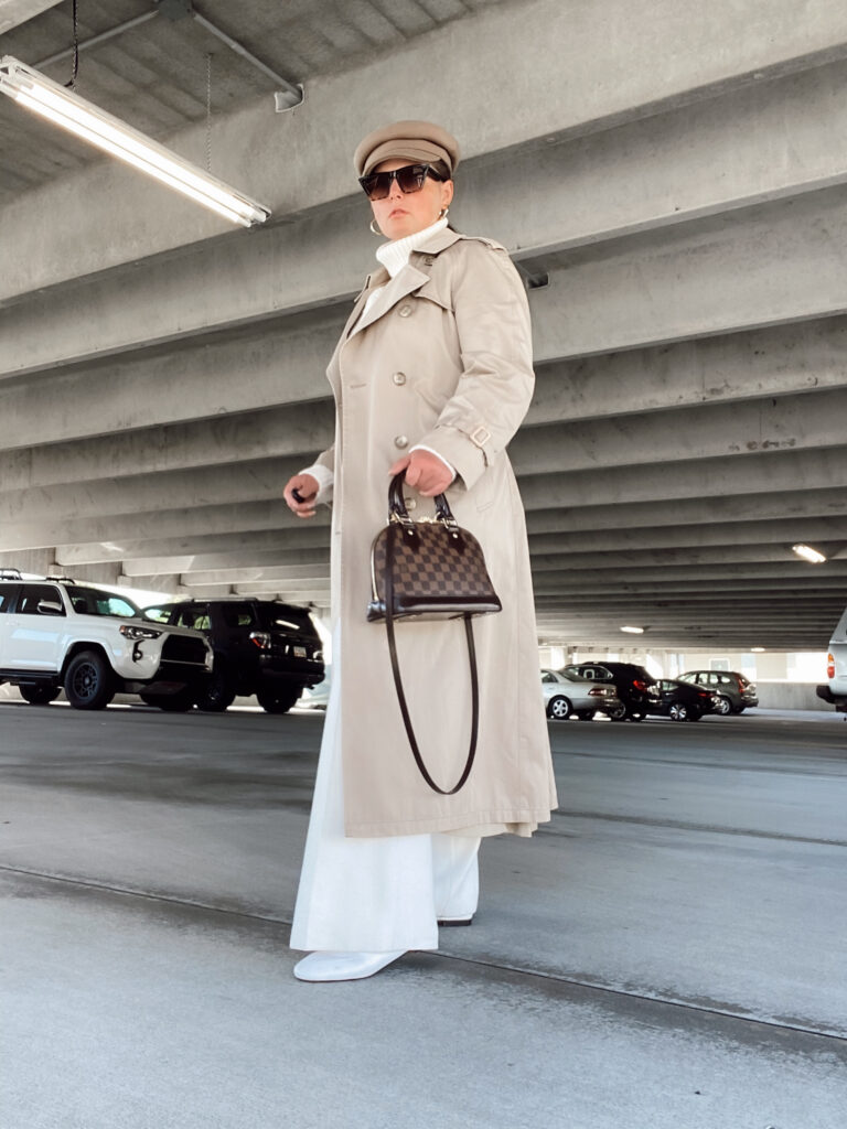 5 WAYS TO WEAR A TRENCH COAT: http://www.juliamarieb.com/2020/11/01/5-ways-to-wear-a-trench-coat-|-the-rule-of-5/ | @julia.marie.b