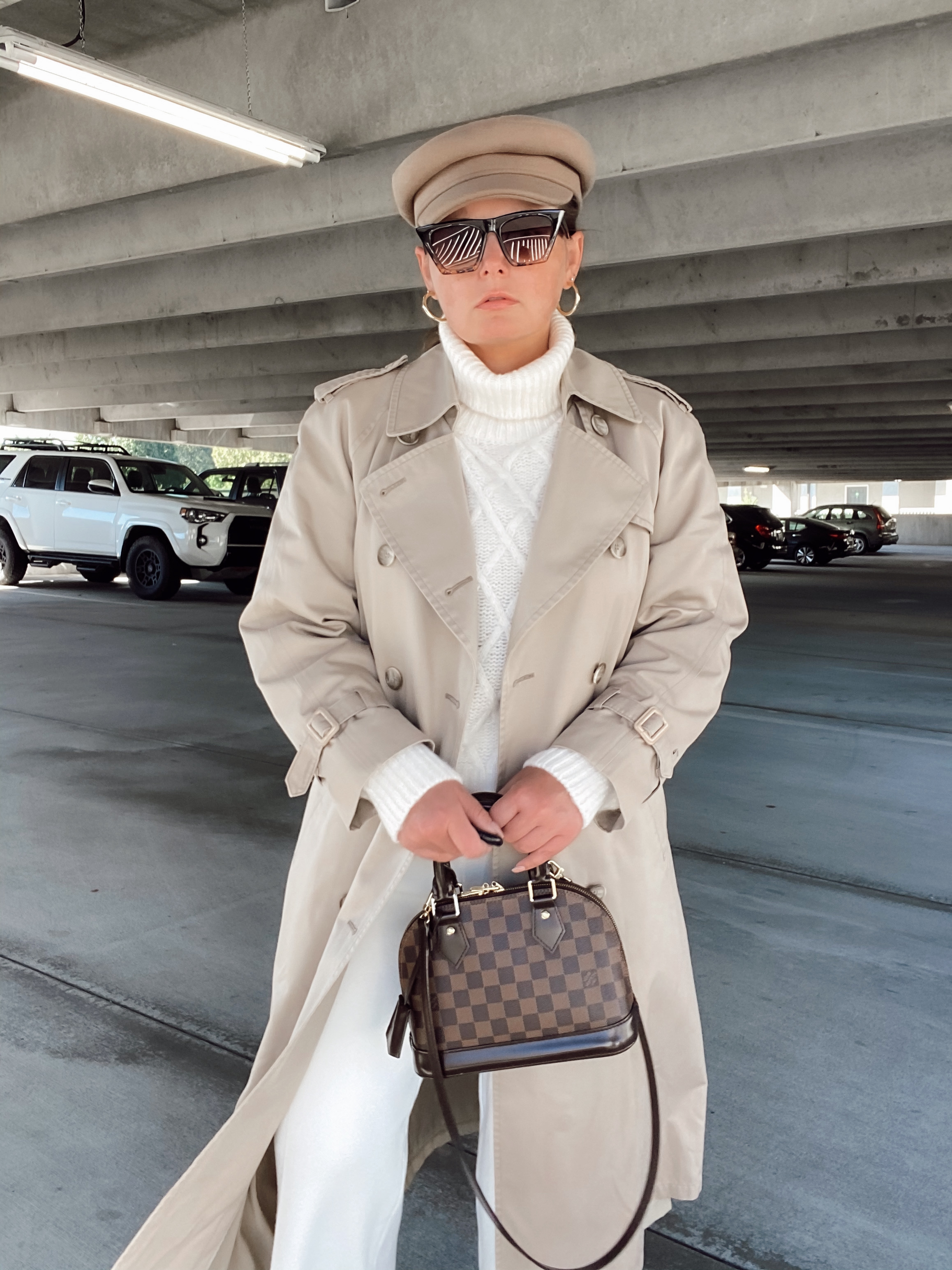 5 WAYS TO WEAR A TRENCH COAT: http://www.juliamarieb.com/2020/11/01/5-ways-to-wear-a-trench-coat-|-the-rule-of-5/ | @julia.marie.b