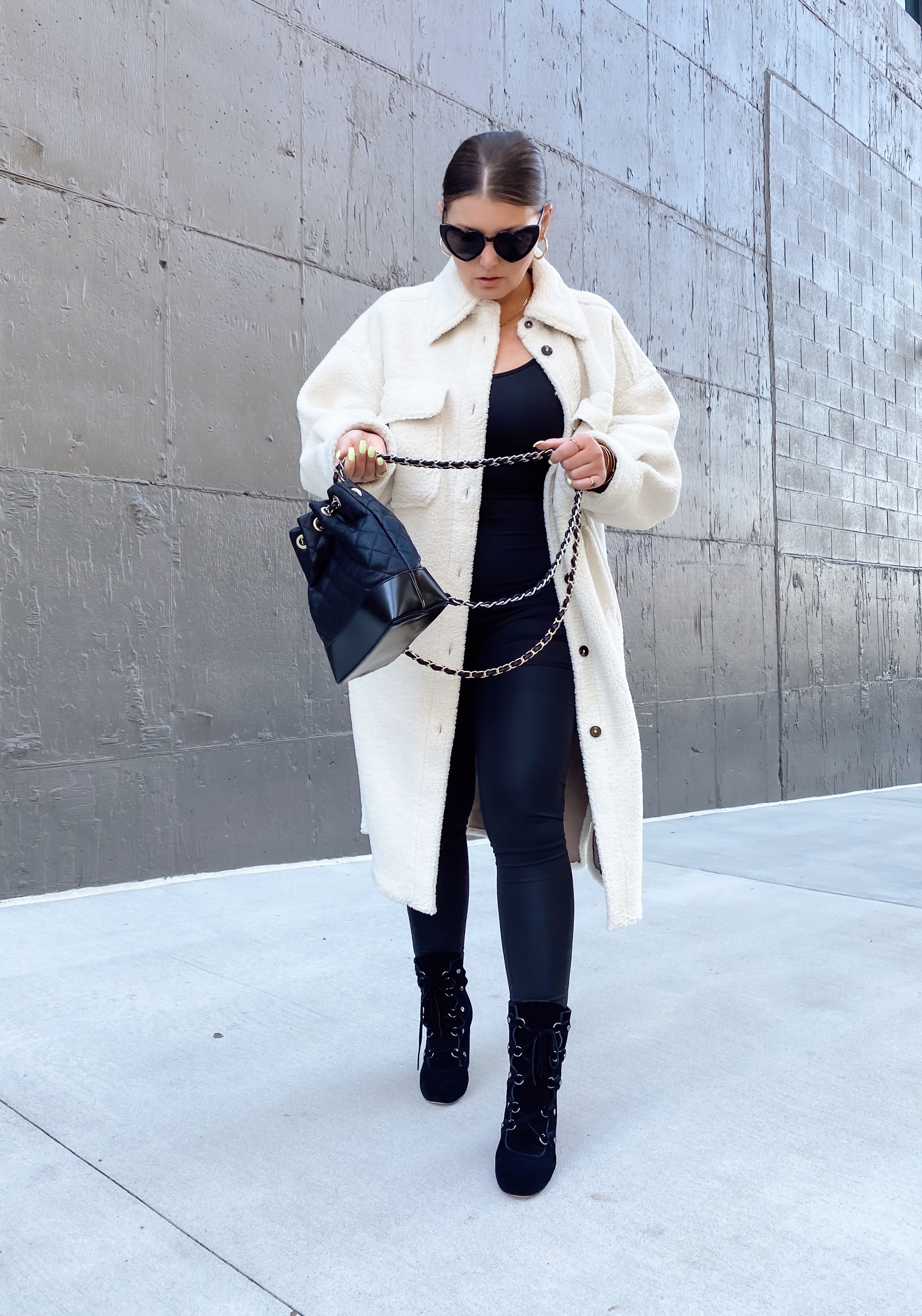 5 WAYS TO WEAR A SHACKET: http://www.juliamarieb.com/2020/11/15/ro5:-shacket/   |    @julia.marie.b