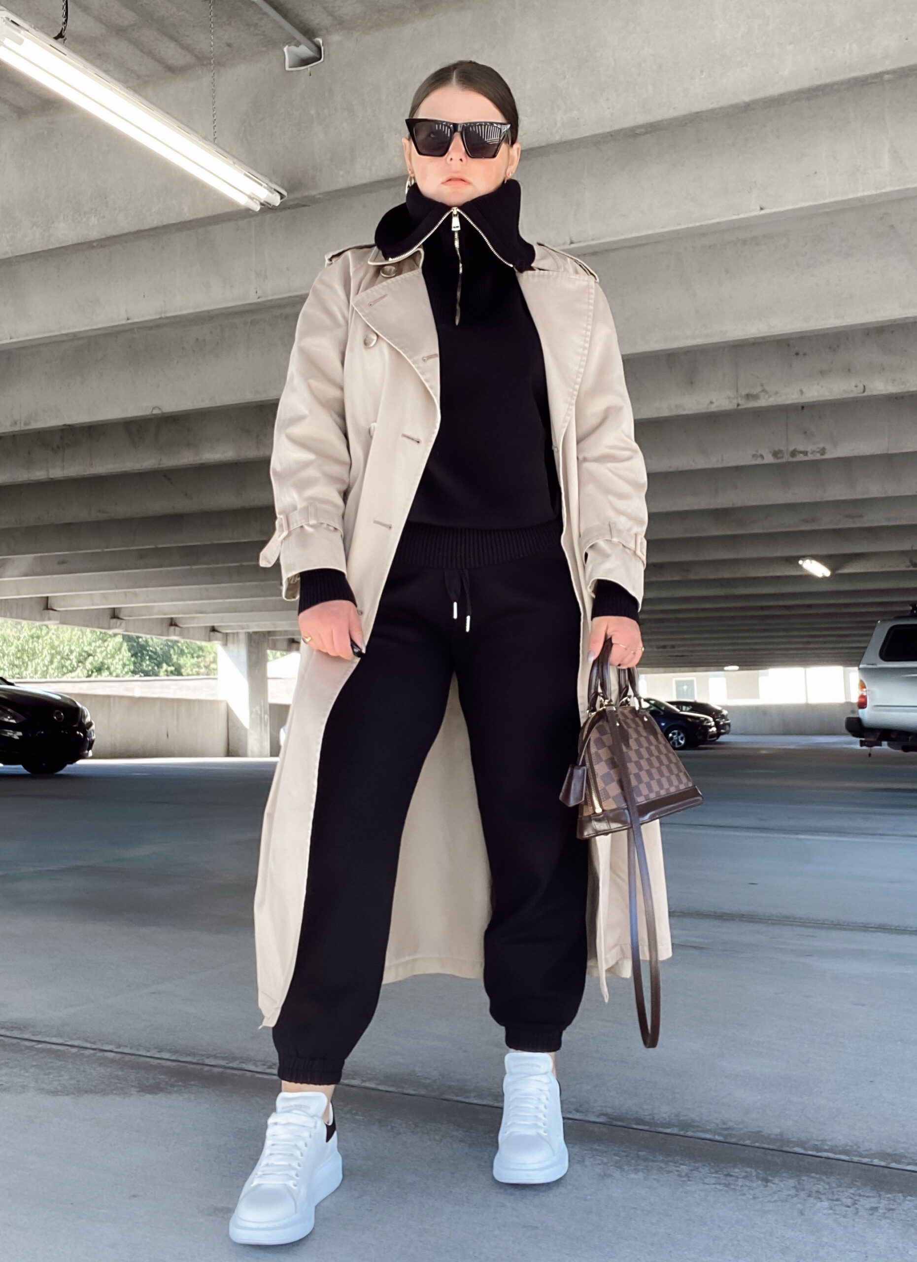 5 WAYS TO WEAR A TRENCH COAT: http://www.juliamarieb.com/2020/11/01/5-ways-to-wear-a-trench-coat-|-the-rule-of-5/  |   @julia.marie.b