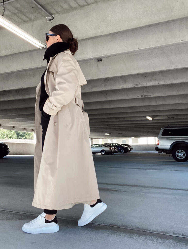 5 WAYS TO WEAR A TRENCH COAT: http://www.juliamarieb.com/2020/11/01/5-ways-to-wear-a-trench-coat-|-the-rule-of-5/  |   @julia.marie.b