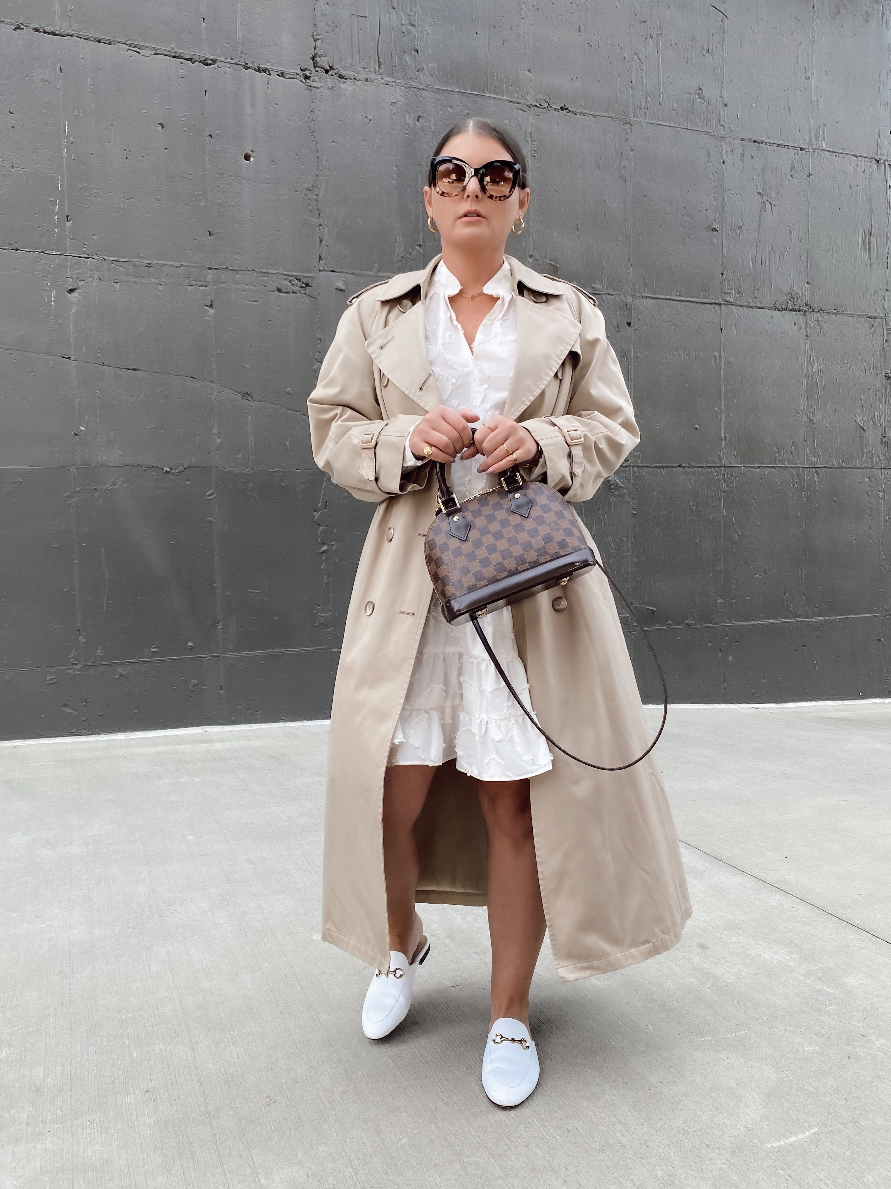 5 WAYS TO WEAR A TRENCH COAT: http://www.juliamarieb.com/2020/11/01/5-ways-to-wear-a-trench-coat-|-the-rule-of-5/  |   @julia.marie.b