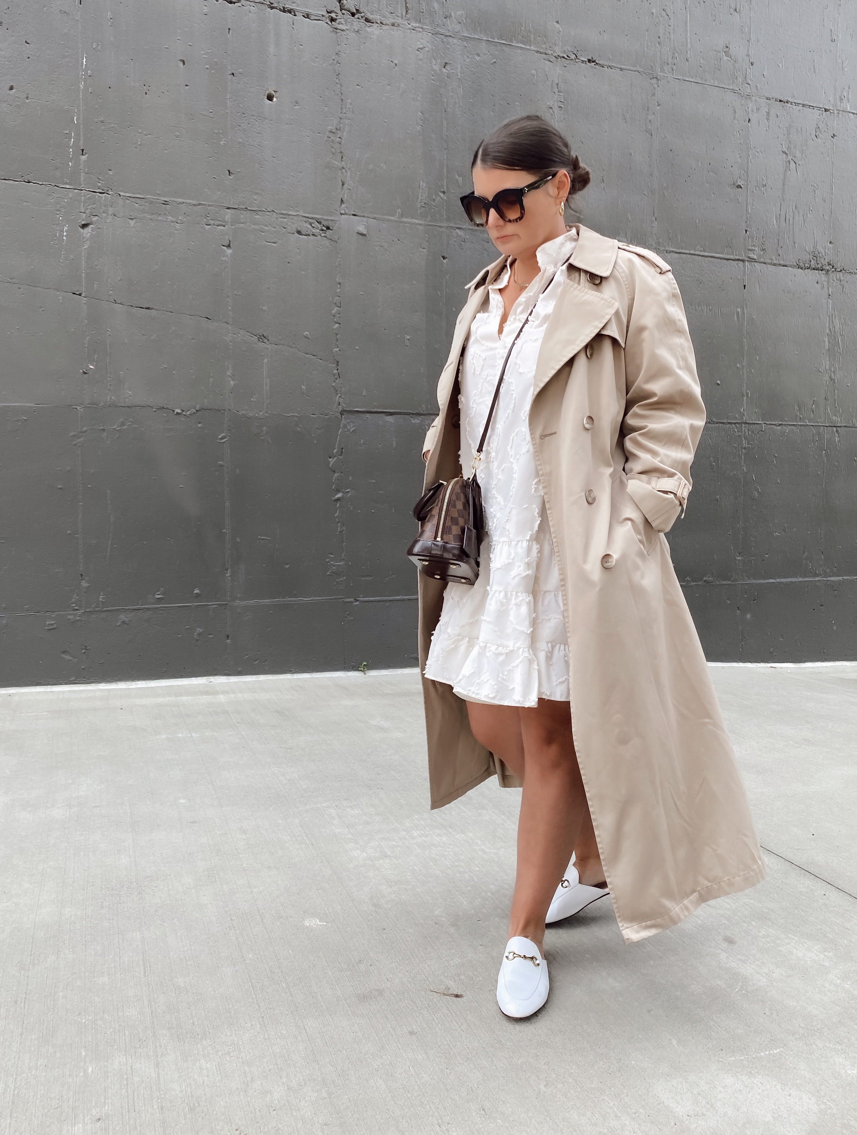 5 WAYS TO WEAR A TRENCH COAT: http://www.juliamarieb.com/2020/11/01/5-ways-to-wear-a-trench-coat-|-the-rule-of-5/  |   @julia.marie.b
