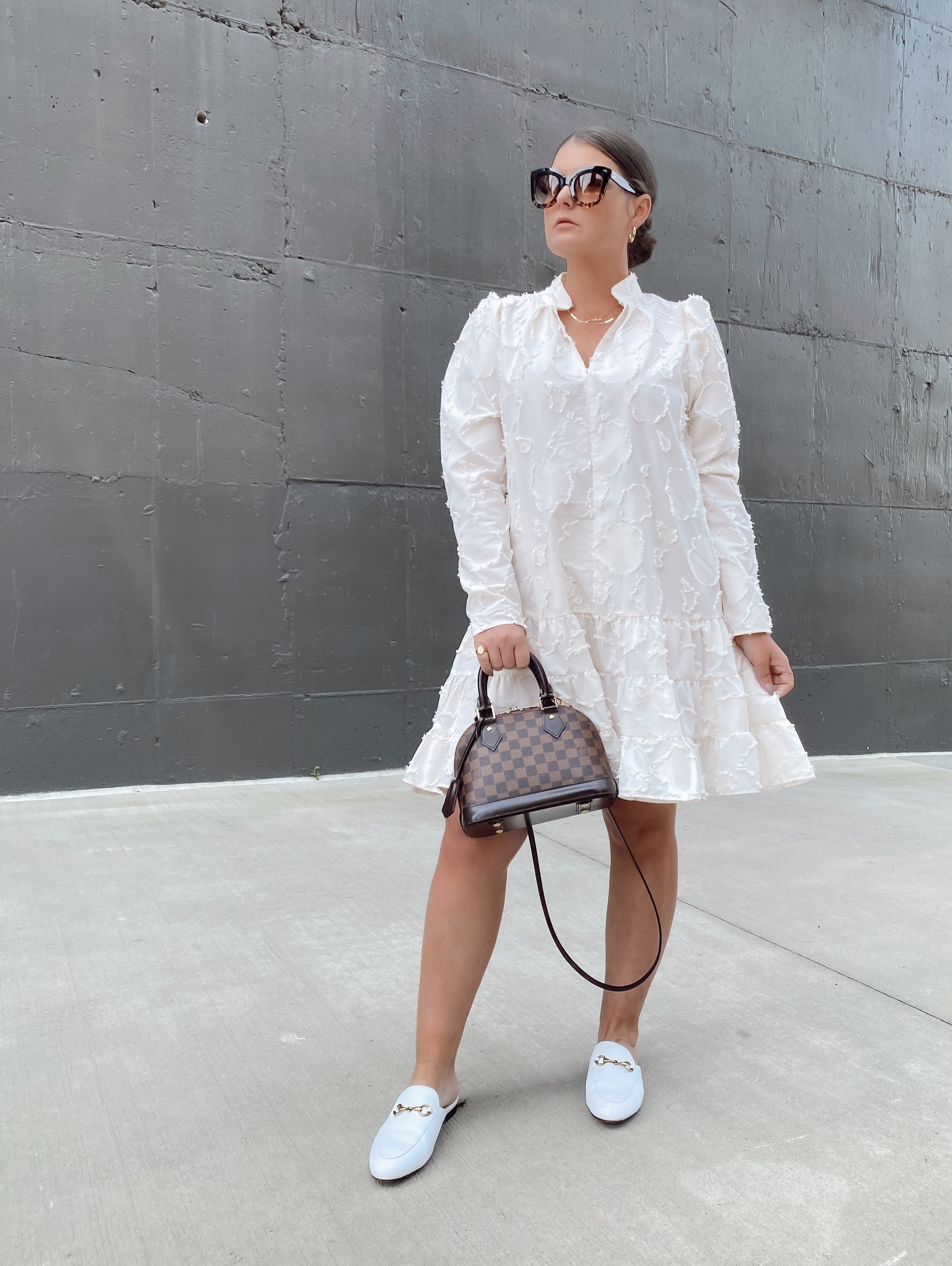 5 WAYS TO WEAR A TRENCH COAT: http://www.juliamarieb.com/2020/11/01/5-ways-to-wear-a-trench-coat-|-the-rule-of-5/  |   @julia.marie.b