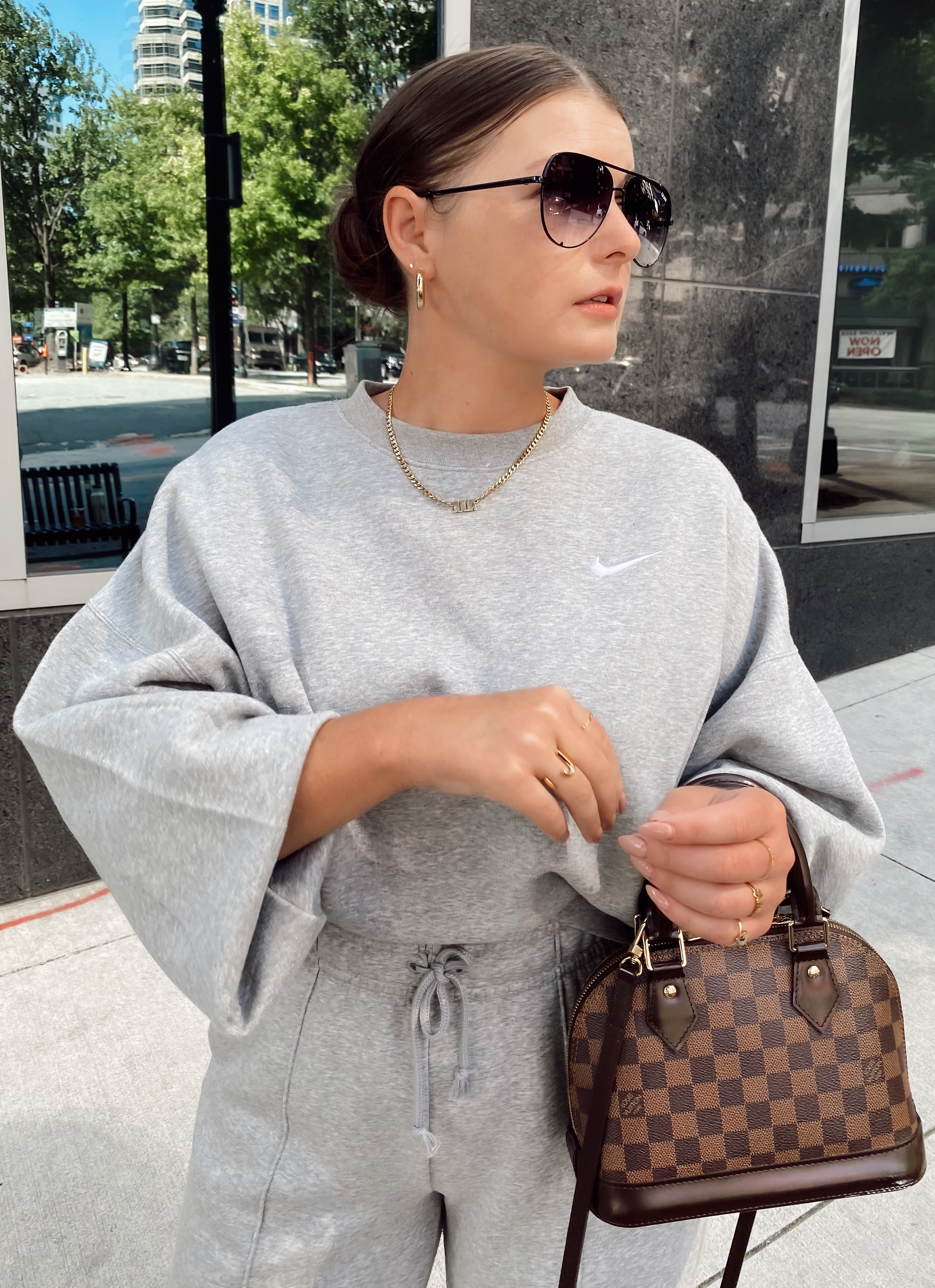 8 SWEATSUIT OUTFIT IDEAS FOR WINTER: http://www.juliamarieb.com/2021/01/03/8-sweatsuit-outfit-ideas-for-winter/ | @julia.marie.b