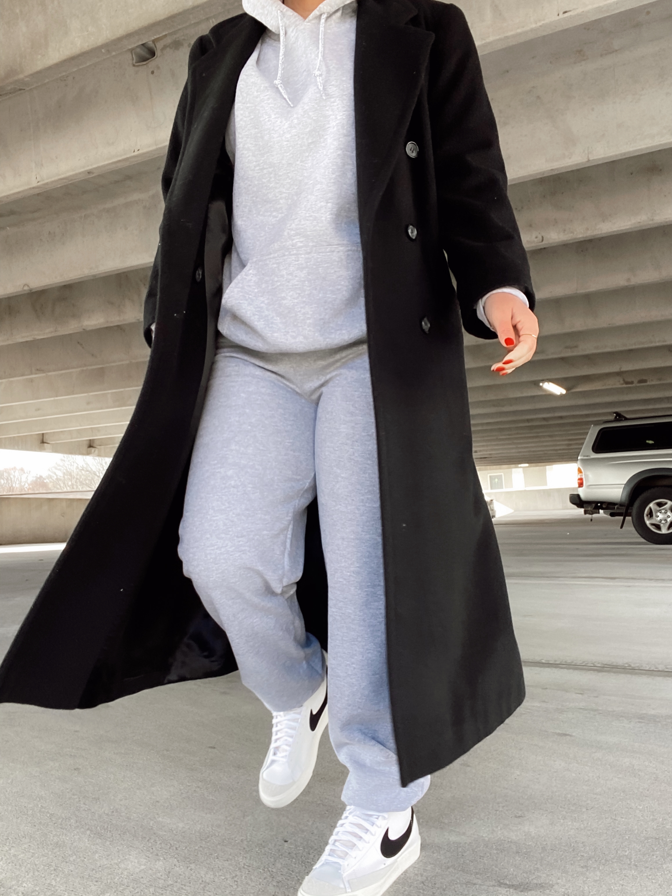 8 SWEATSUIT OUTFIT IDEAS FOR WINTER: http://www.juliamarieb.com/2021/01/03/8-sweatsuit-outfit-ideas-for-winter/ | @julia.marie.b