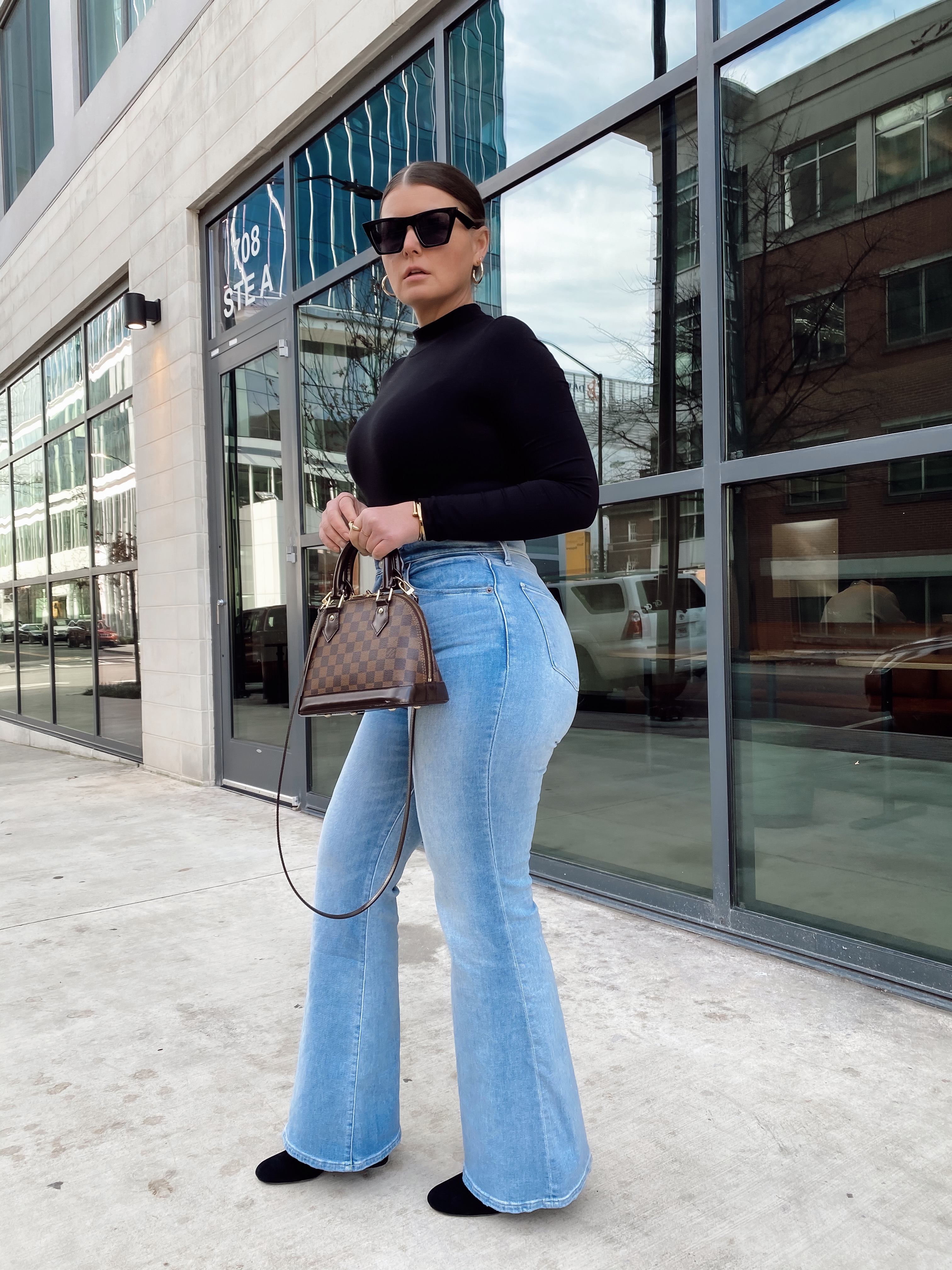 5 MOCKNECK OUTFIT IDEAS: http://www.juliamarieb.com/2021/01/17/5-mockneck-bodysuit-outfit-ideas-|-the-rule-of-5/ |. @julia.marie.b