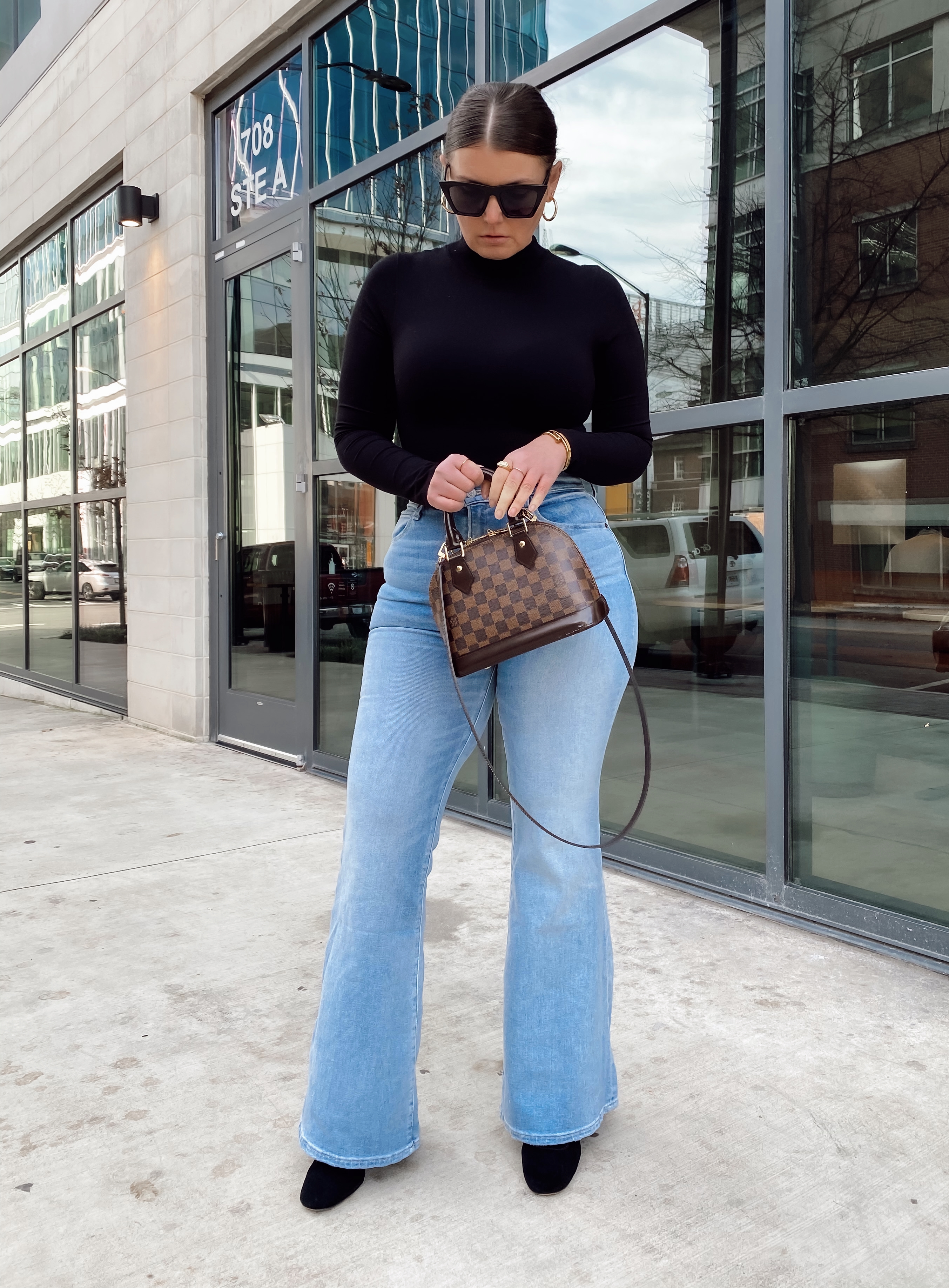 5 MOCKNECK OUTFIT IDEAS: http://www.juliamarieb.com/2021/01/17/5-mockneck-bodysuit-outfit-ideas-|-the-rule-of-5/ |. @julia.marie.b