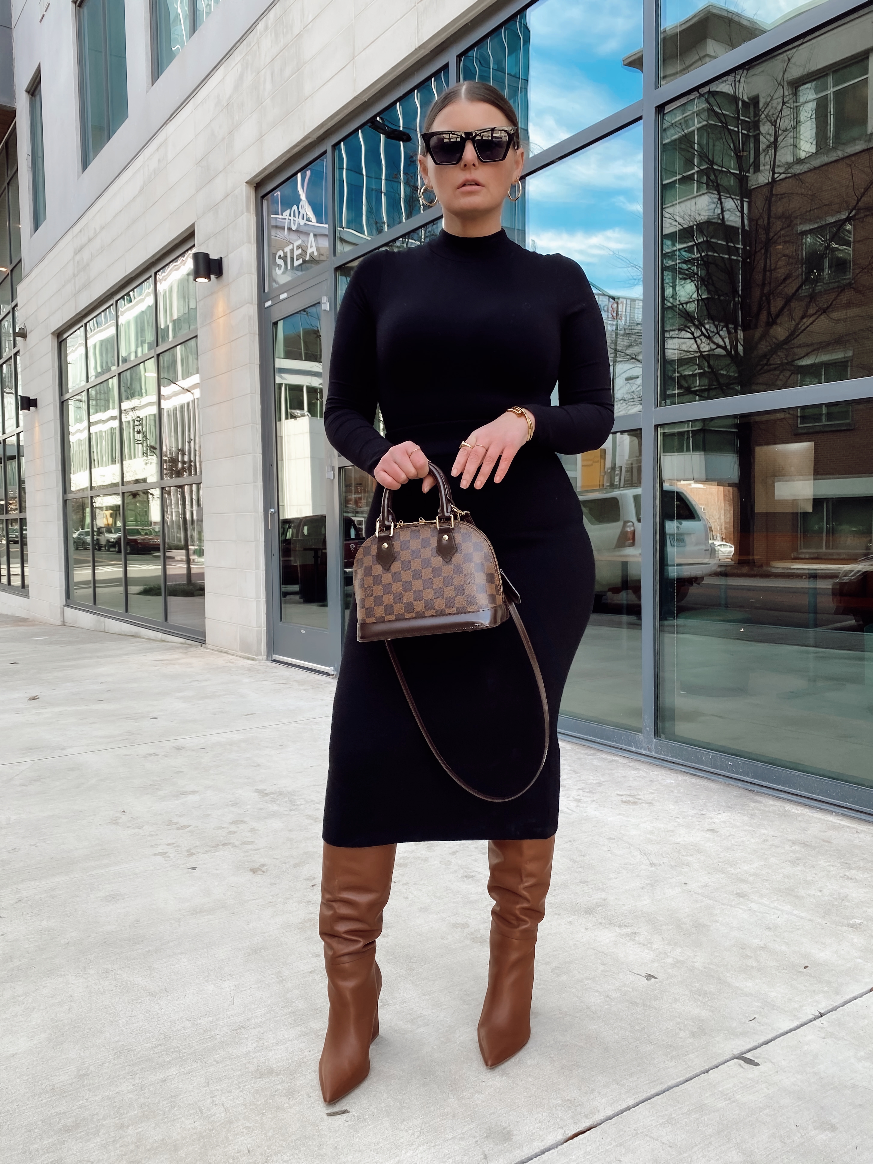 5 MOCKNECK OUTFIT IDEAS: http://www.juliamarieb.com/2021/01/17/5-mockneck-bodysuit-outfit-ideas-|-the-rule-of-5/ |. @julia.marie.b