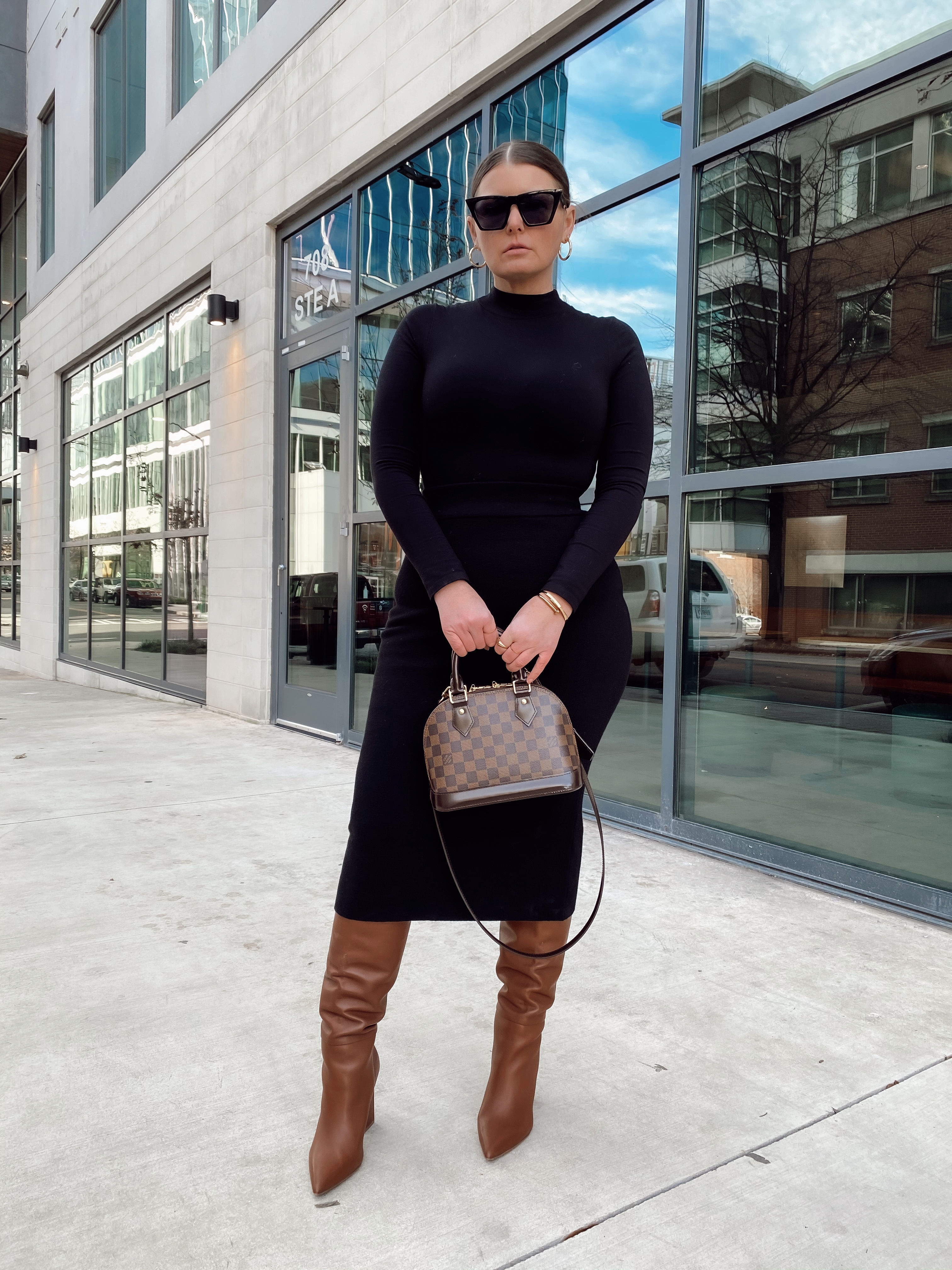 5 MOCKNECK OUTFIT IDEAS: http://www.juliamarieb.com/2021/01/17/5-mockneck-bodysuit-outfit-ideas-|-the-rule-of-5/ |. @julia.marie.b