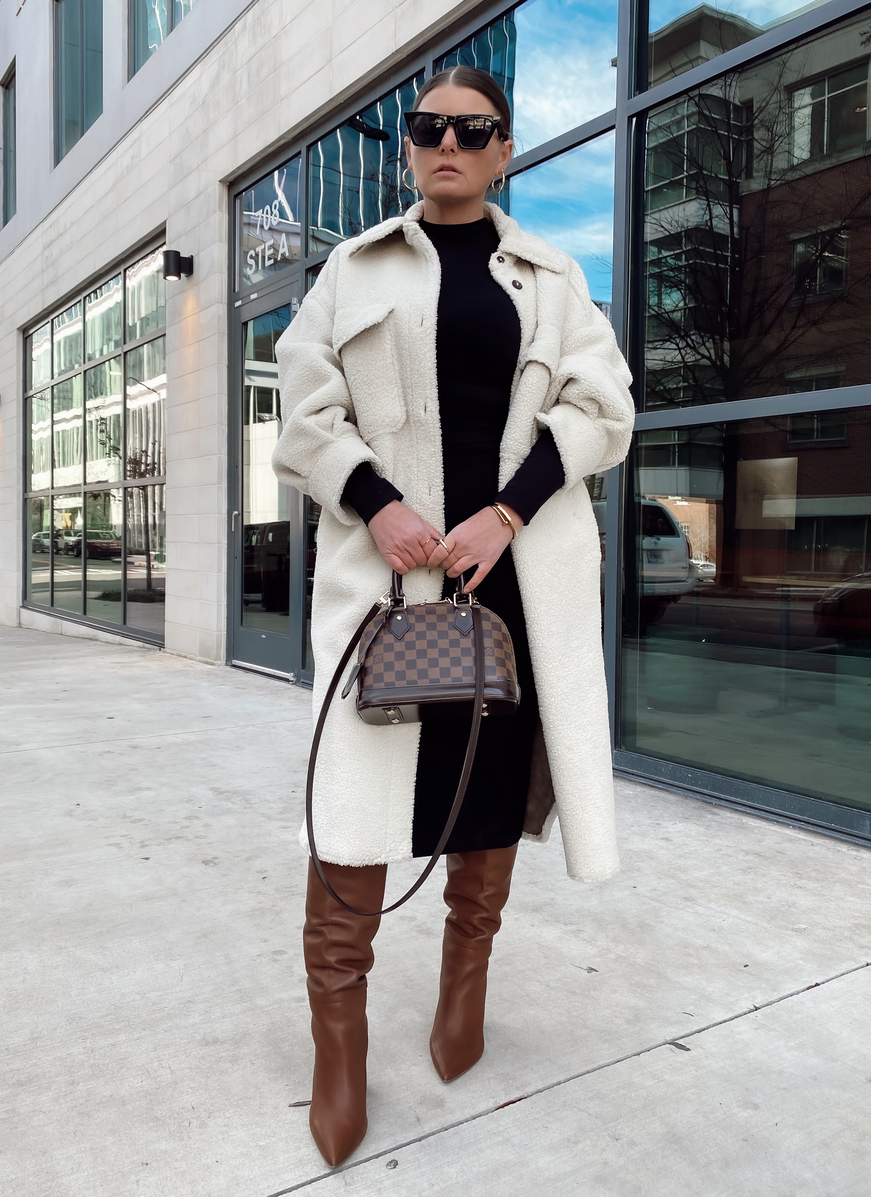 5 MOCKNECK OUTFIT IDEAS: http://www.juliamarieb.com/2021/01/17/5-mockneck-bodysuit-outfit-ideas-|-the-rule-of-5/ |. @julia.marie.b