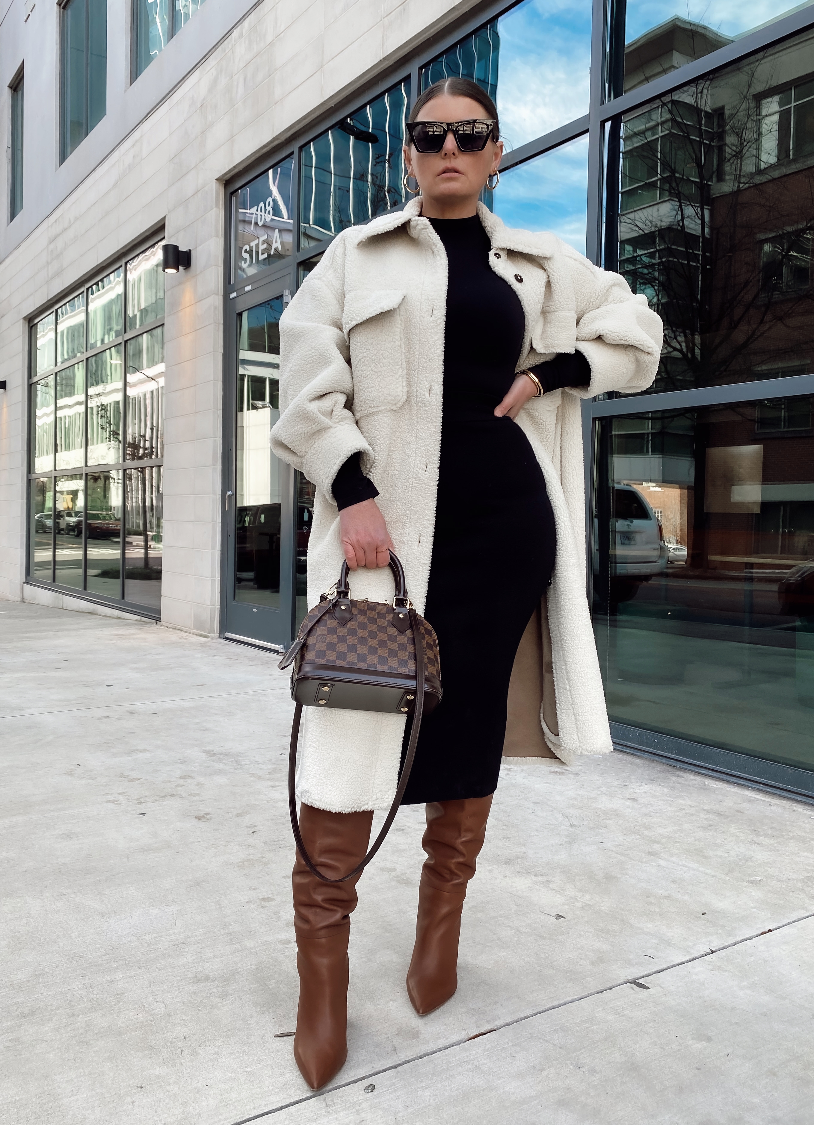 5 MOCKNECK OUTFIT IDEAS: http://www.juliamarieb.com/2021/01/17/5-mockneck-bodysuit-outfit-ideas-|-the-rule-of-5/ |. @julia.marie.b