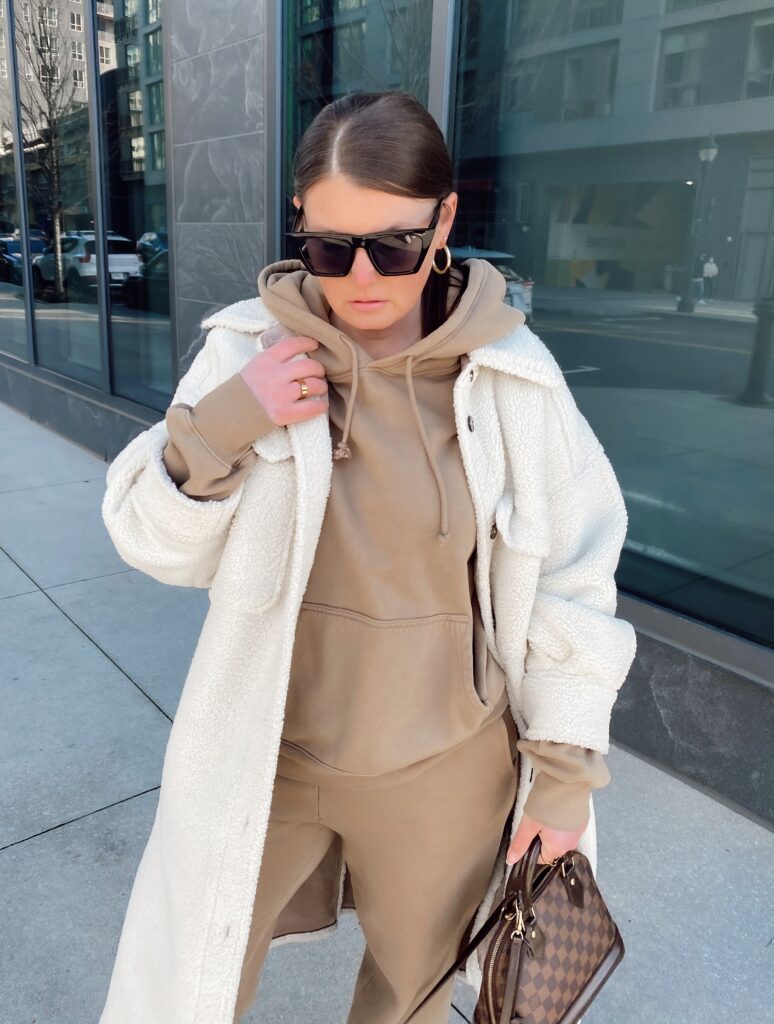 8 SWEATSUIT OUTFIT IDEAS FOR WINTER: http://www.juliamarieb.com/2021/01/03/8-sweatsuit-outfit-ideas-for-winter/ | @julia.marie.b