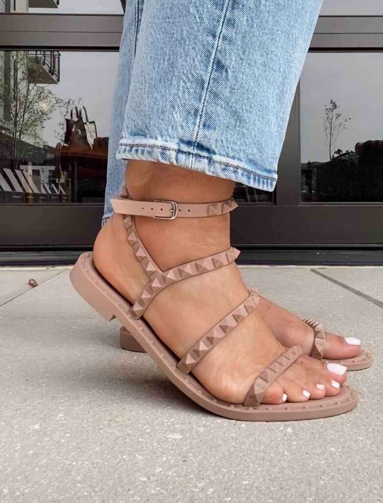 12 SUMMER SANDALS: http://www.juliamarieb.com/2021/04/18/12-summer-sandals/. |. @julia.marie.b