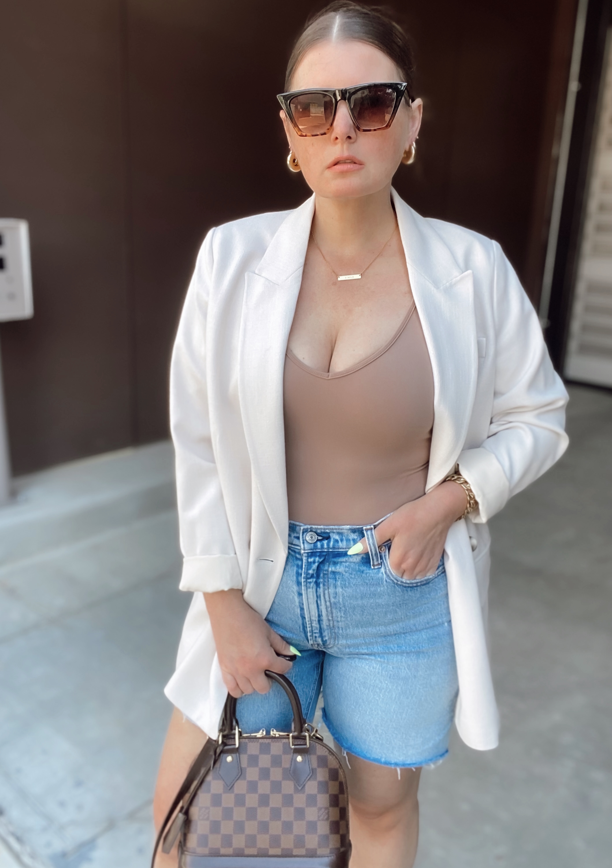 5 WAYS TO STYLE A BLAZER FOR SUMMER: http://www.juliamarieb.com/2021/05/19/5-ways-to-style:-blazer-for-summer-|-the-rule-of-5/.  |.  @julia.marie.b