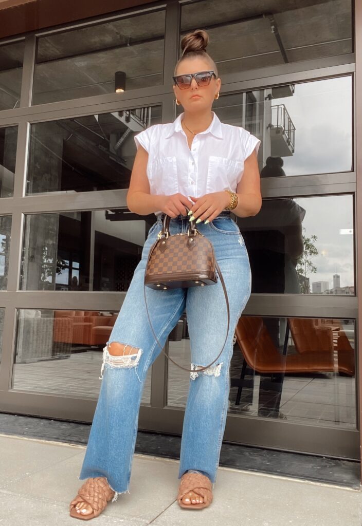BEST TOP & DENIM BASICS FOR SUMMER: http://www.juliamarieb.com/2021/05/16/best-basics-for-summer:-tops-&-denim/.   @julia.marie.b
