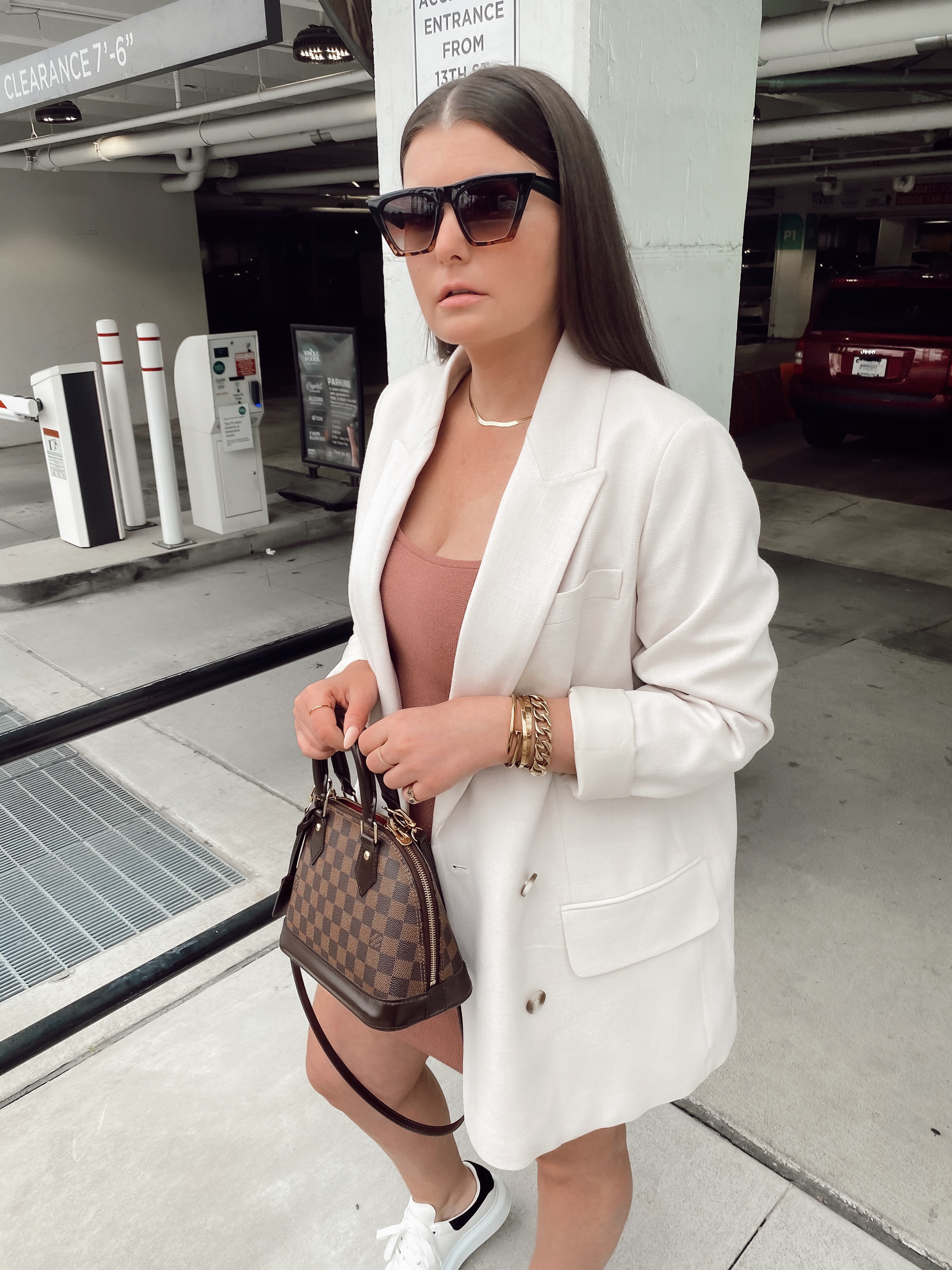 5 WAYS TO STYLE A BLAZER FOR SUMMER: http://www.juliamarieb.com/2021/05/19/5-ways-to-style:-blazer-for-summer-|-the-rule-of-5/.  |.  @julia.marie.b