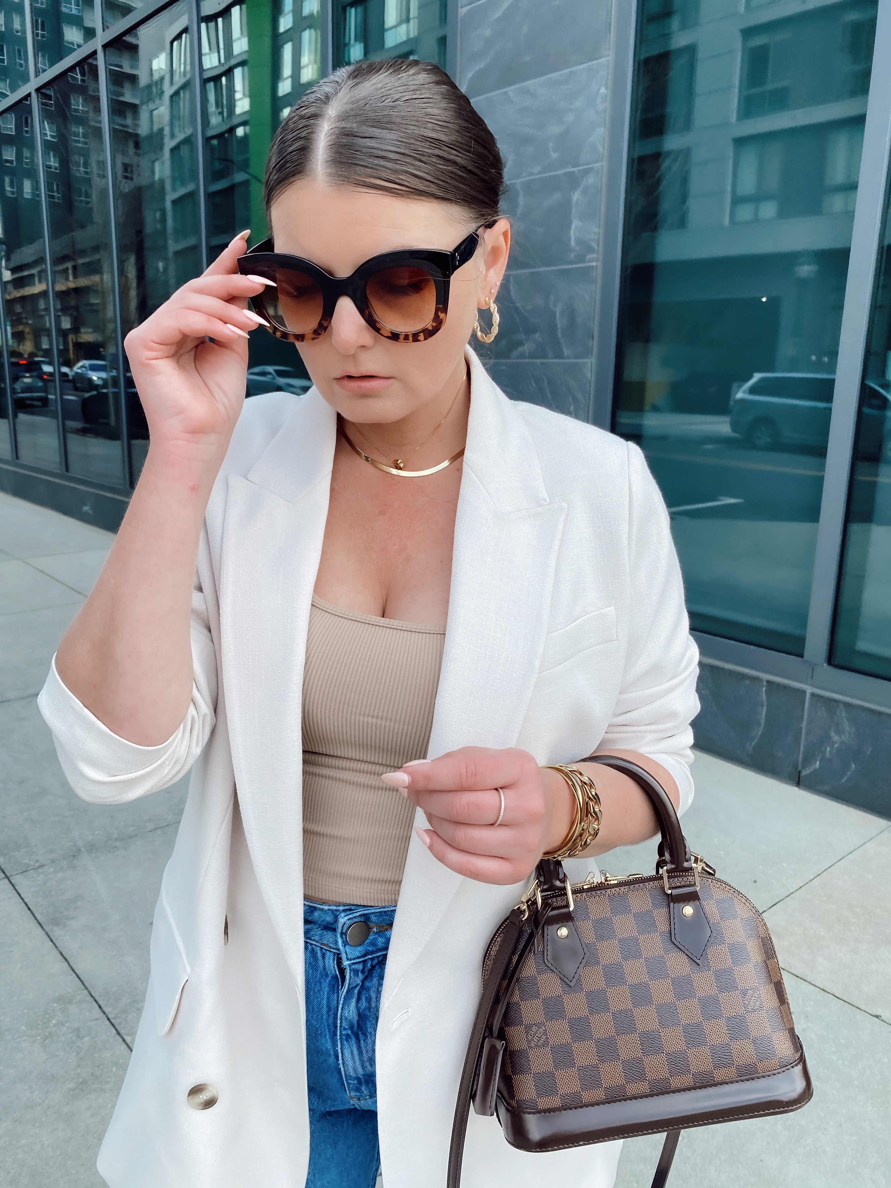 5 WAYS TO STYLE A BLAZER FOR SUMMER: http://www.juliamarieb.com/2021/05/19/5-ways-to-style:-blazer-for-summer-|-the-rule-of-5/.  |.  @julia.marie.b