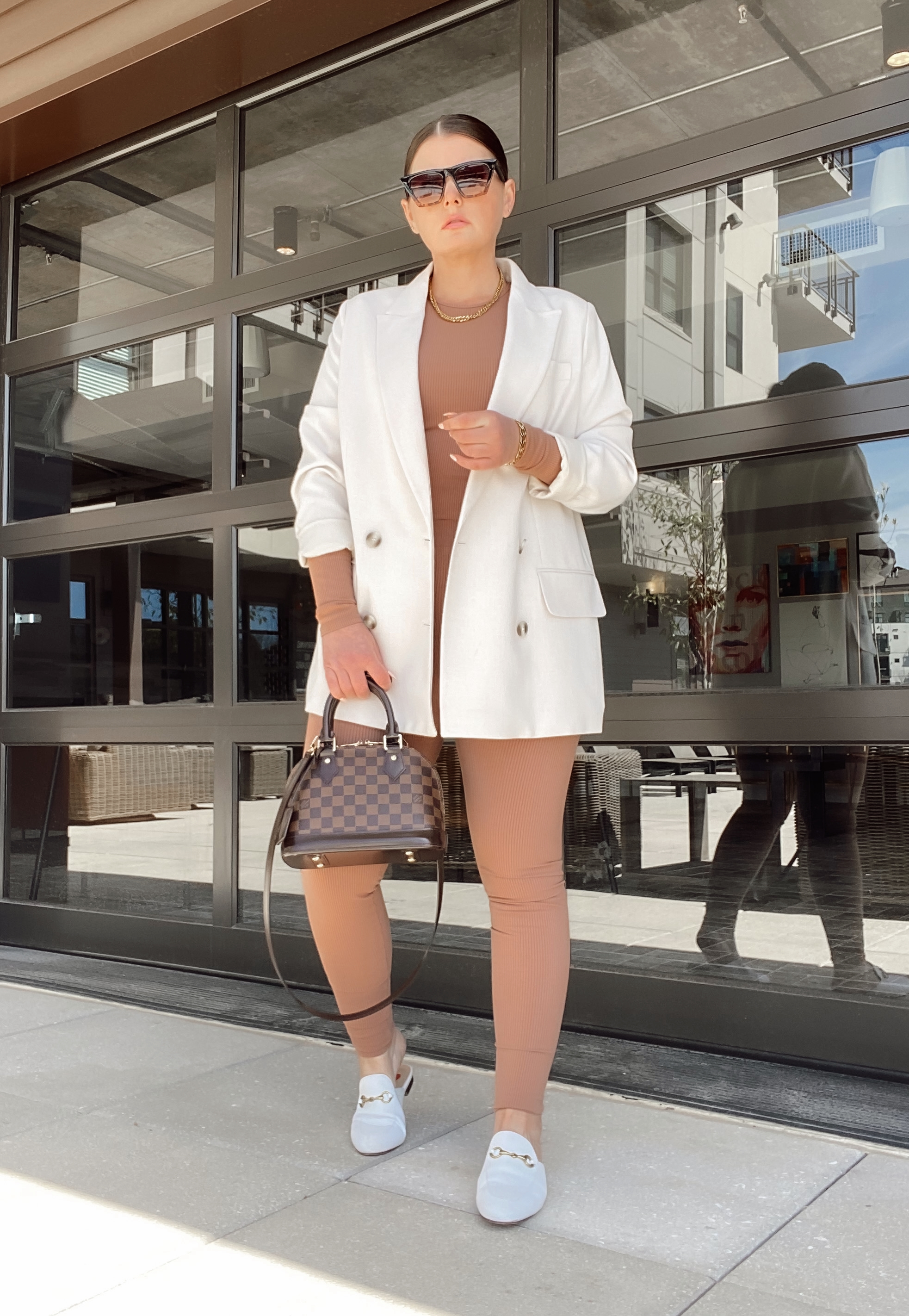 5 WAYS TO STYLE A BLAZER FOR SUMMER: http://www.juliamarieb.com/2021/05/19/5-ways-to-style:-blazer-for-summer-|-the-rule-of-5/.  |.  @julia.marie.b