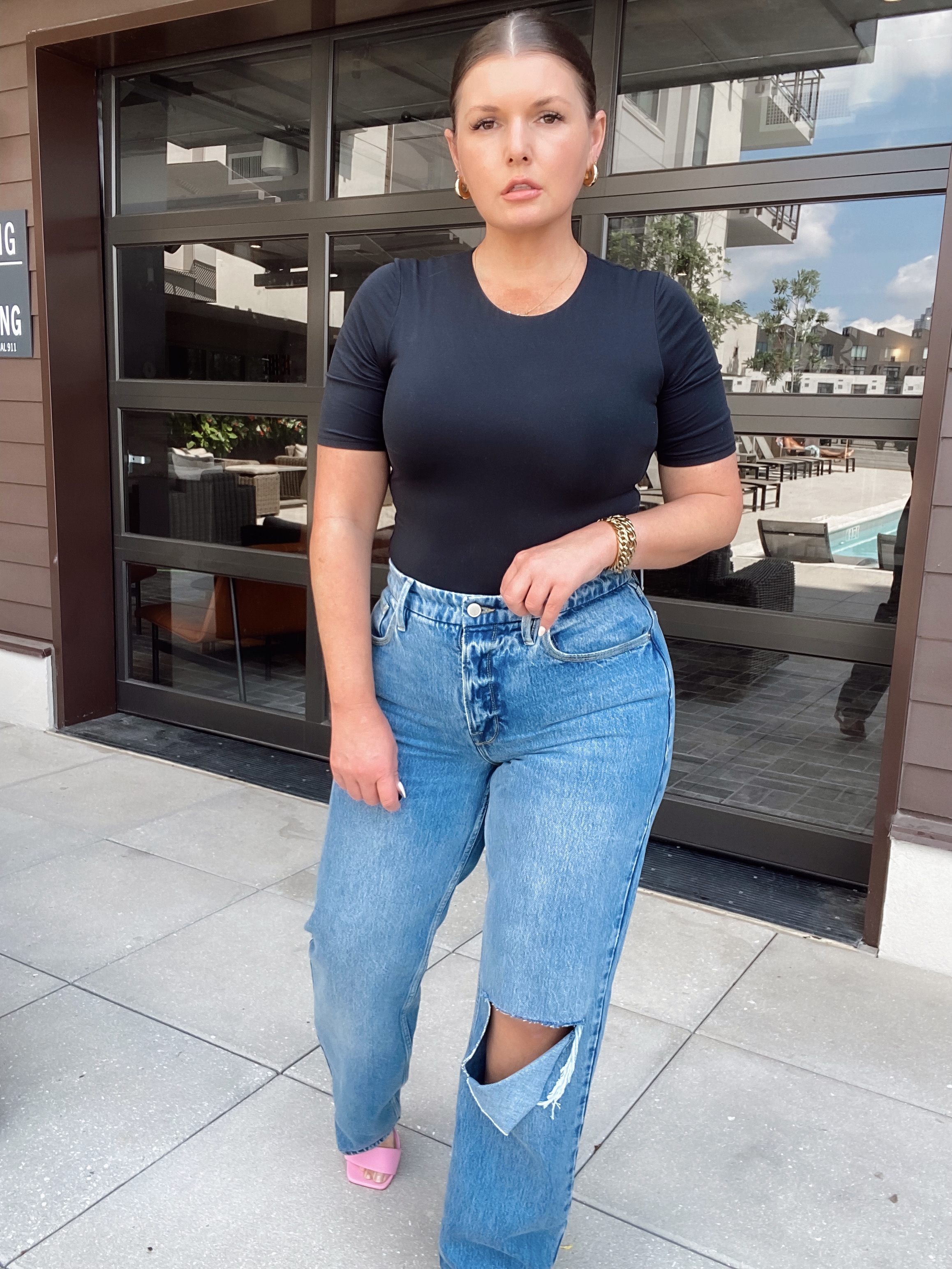 5 PAIRS OF JEANS FOR FALL: http://www.juliamarieb.com/2021/08/29/5-pairs-of-jeans-for-fall/     |. @julia.marie.b