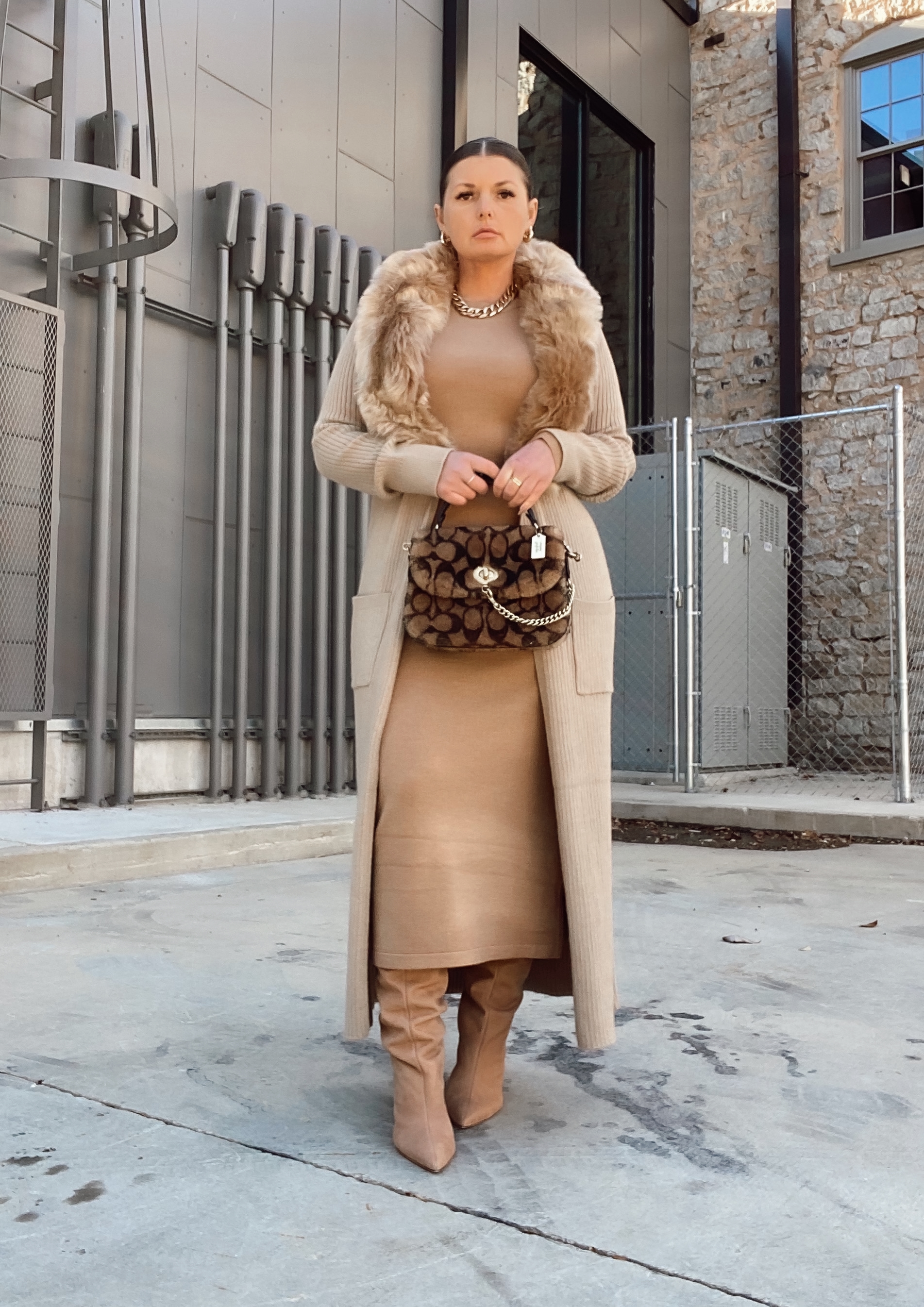 45 HOLIDAY & FALL OUTFIT IDEAS: http://www.juliamarieb.com/2021/11/21/holiday-styling-series:-week-three-|-holiday-party-week/