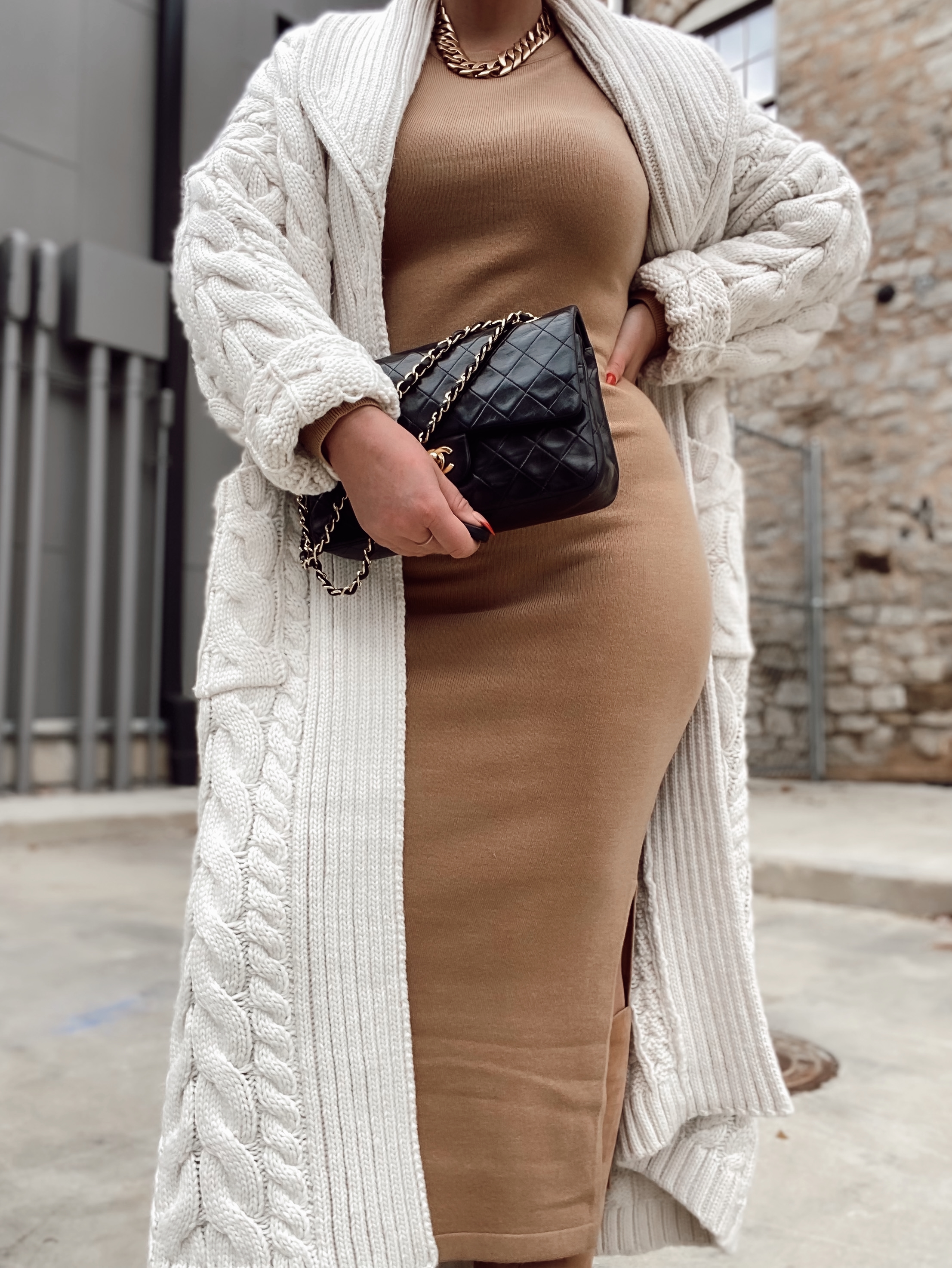 45 FALL & HOLIDAY OUTFIT IDEAS: http://www.juliamarieb.com/2021/12/12/holiday-styling-series:-week-six-|-rich-auntie-week/
