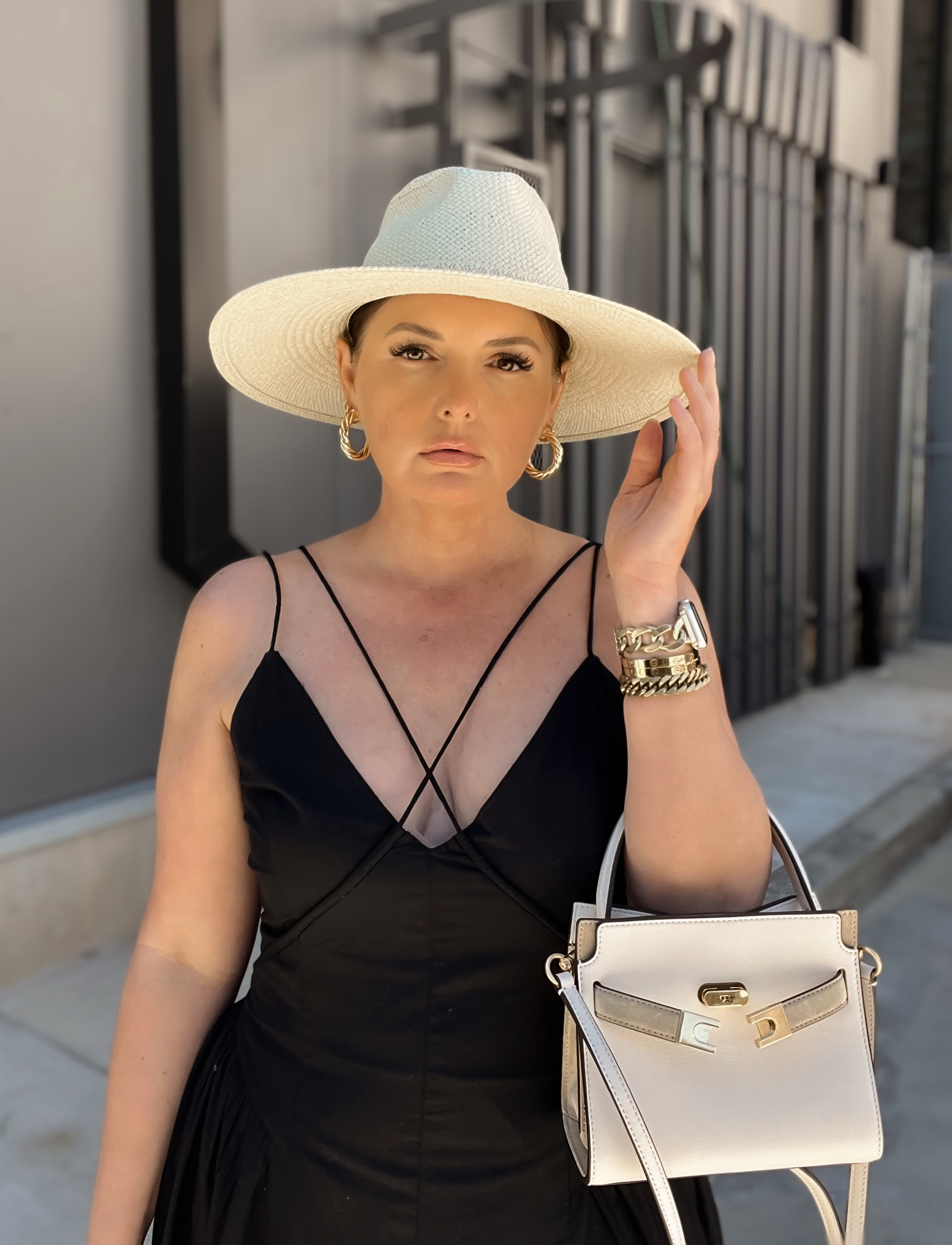 21 SPRING OUTFIT IDEAS: http://www.juliamarieb.com/2022/03/23/21-spring-outfit-ideas:-spring-styling-series-week-3/