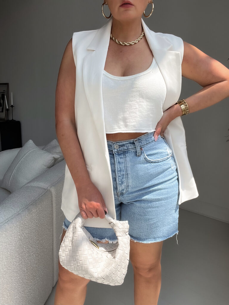 5 SUMMER DENIM OUTFITS: http://www.juliamarieb.com/2022/05/15/5-denim-&-white-outfits/