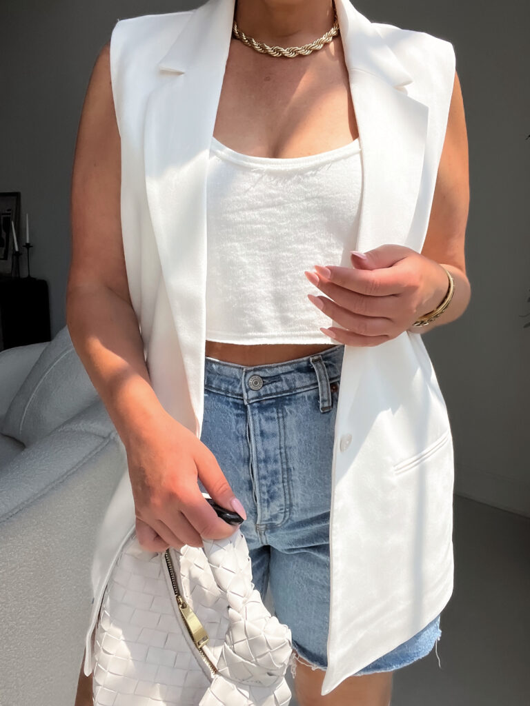 5 SUMMER DENIM OUTFITS: http://www.juliamarieb.com/2022/05/15/5-denim-&-white-outfits/