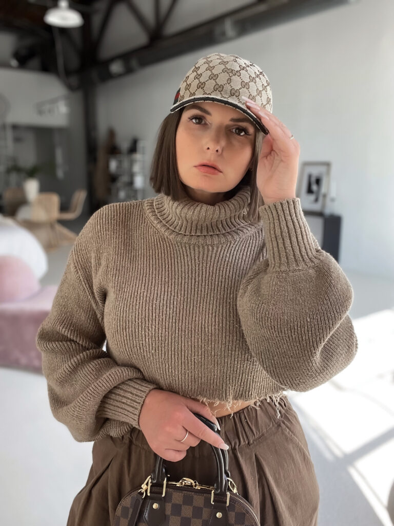 20 FALL OUTFIT IDEAS: http://www.juliamarieb.com/2022/09/02/20-fall-transitional-outfit-ideas:-week-four/