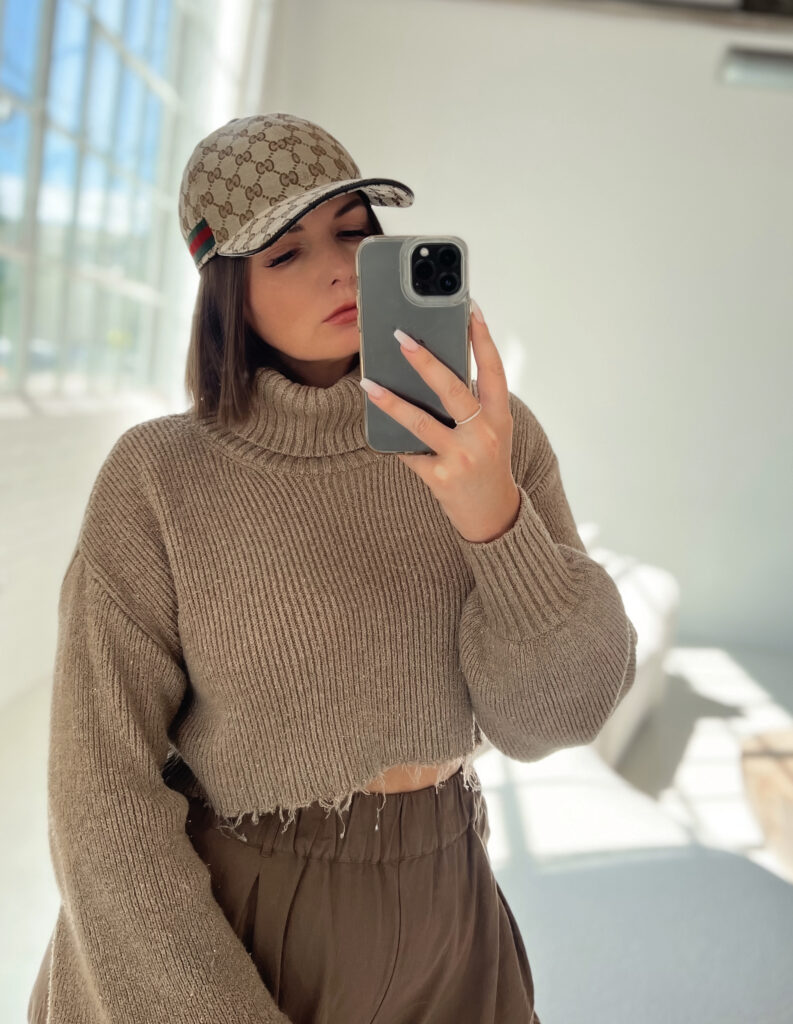 20 FALL OUTFIT IDEAS: http://www.juliamarieb.com/2022/09/02/20-fall-transitional-outfit-ideas:-week-four/