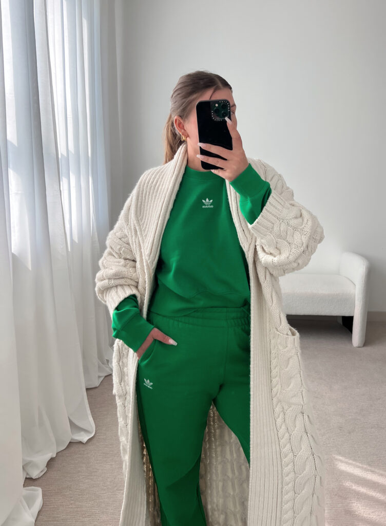 5 FALL OUTFITS WITH ADIDAS